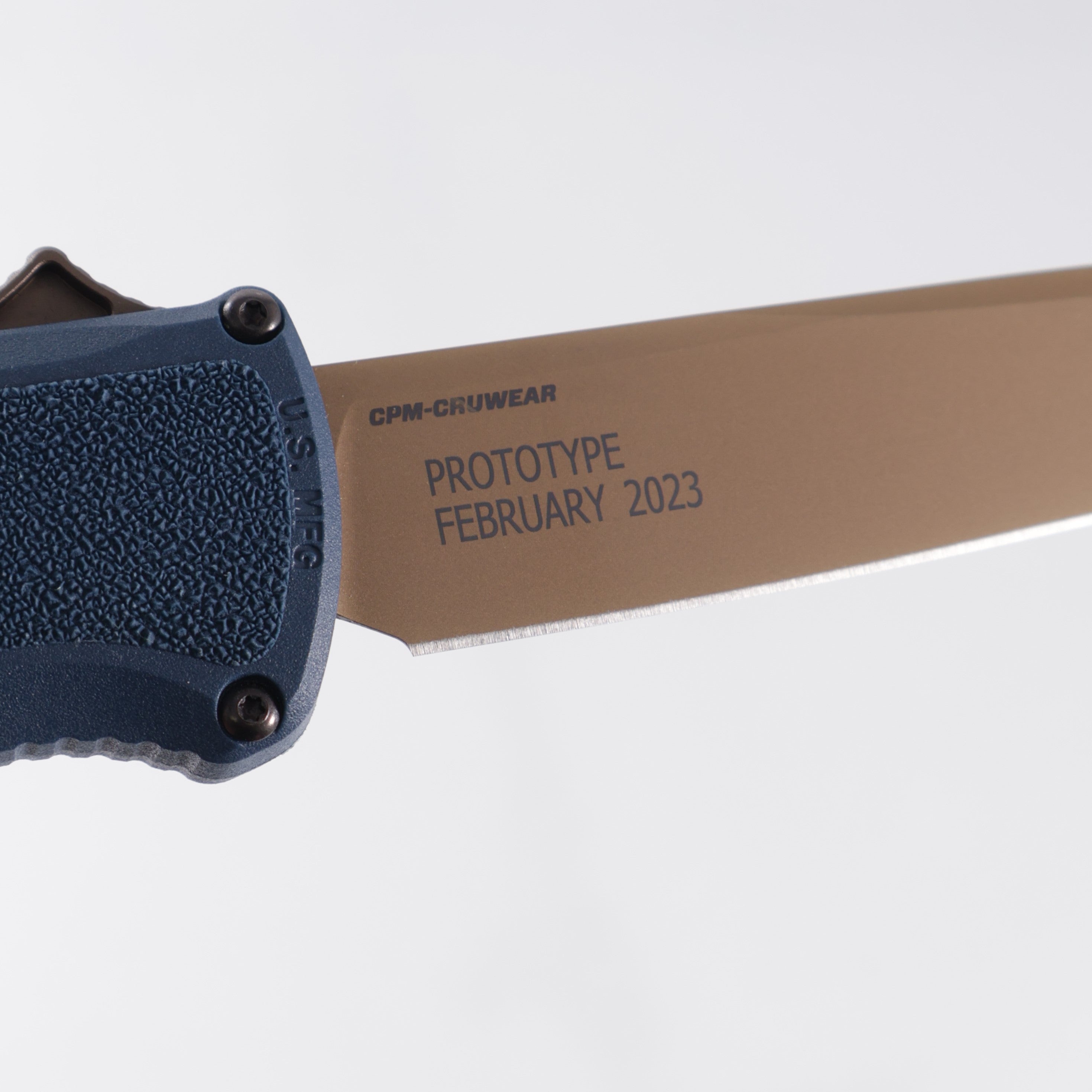 Benchmade Shootout 2023 Prototype - Crater Blue Grivory Chassis - FDE Cruwear - 5370FE-01 *PRE-OWNED*