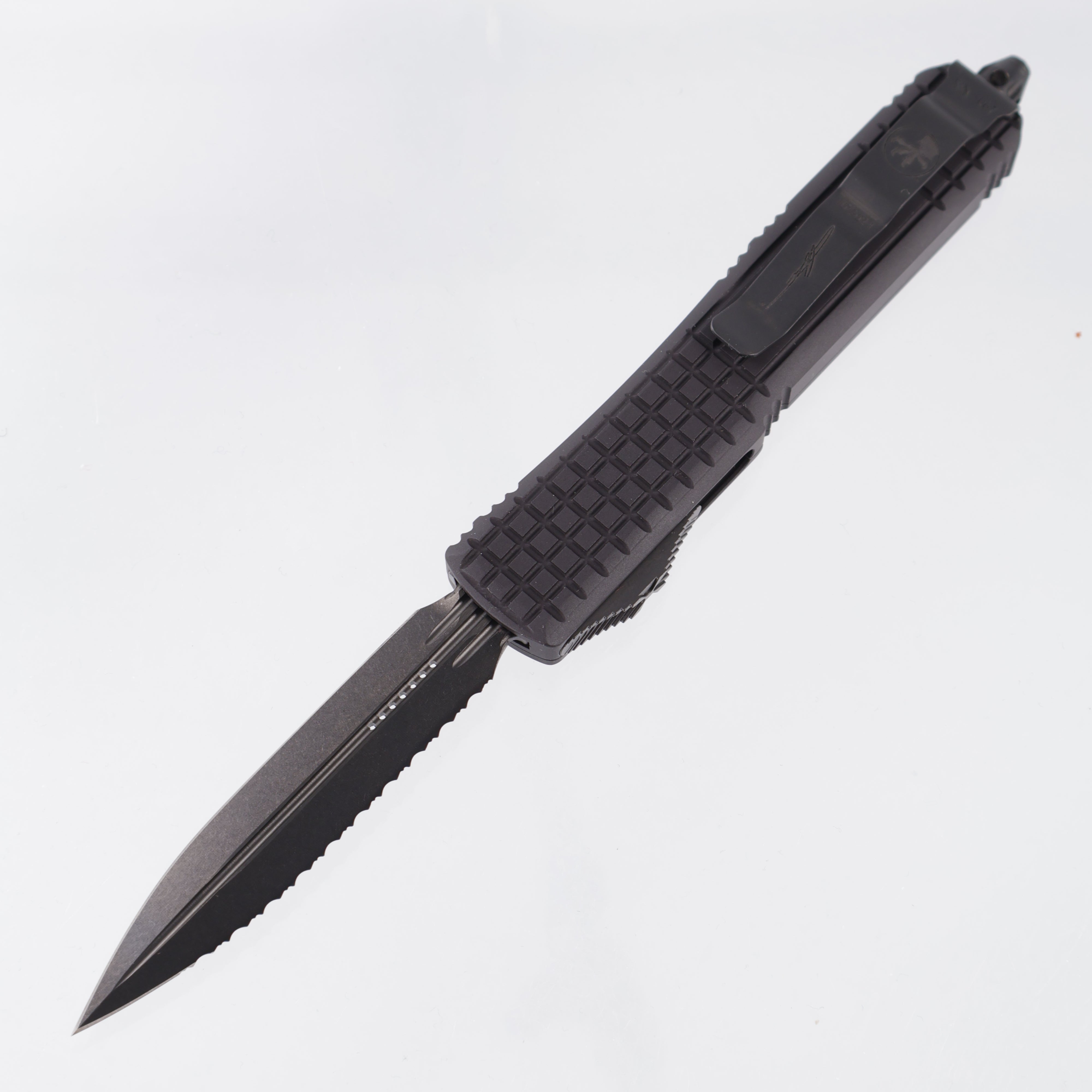 Microtech Ultratech Signature Series Double Edge Shadow - Delta Frag Black Aluminum - Fluted DLC Full Serrate - 122-3UT-DSH - S/N: 067 *PRE-OWNED*
