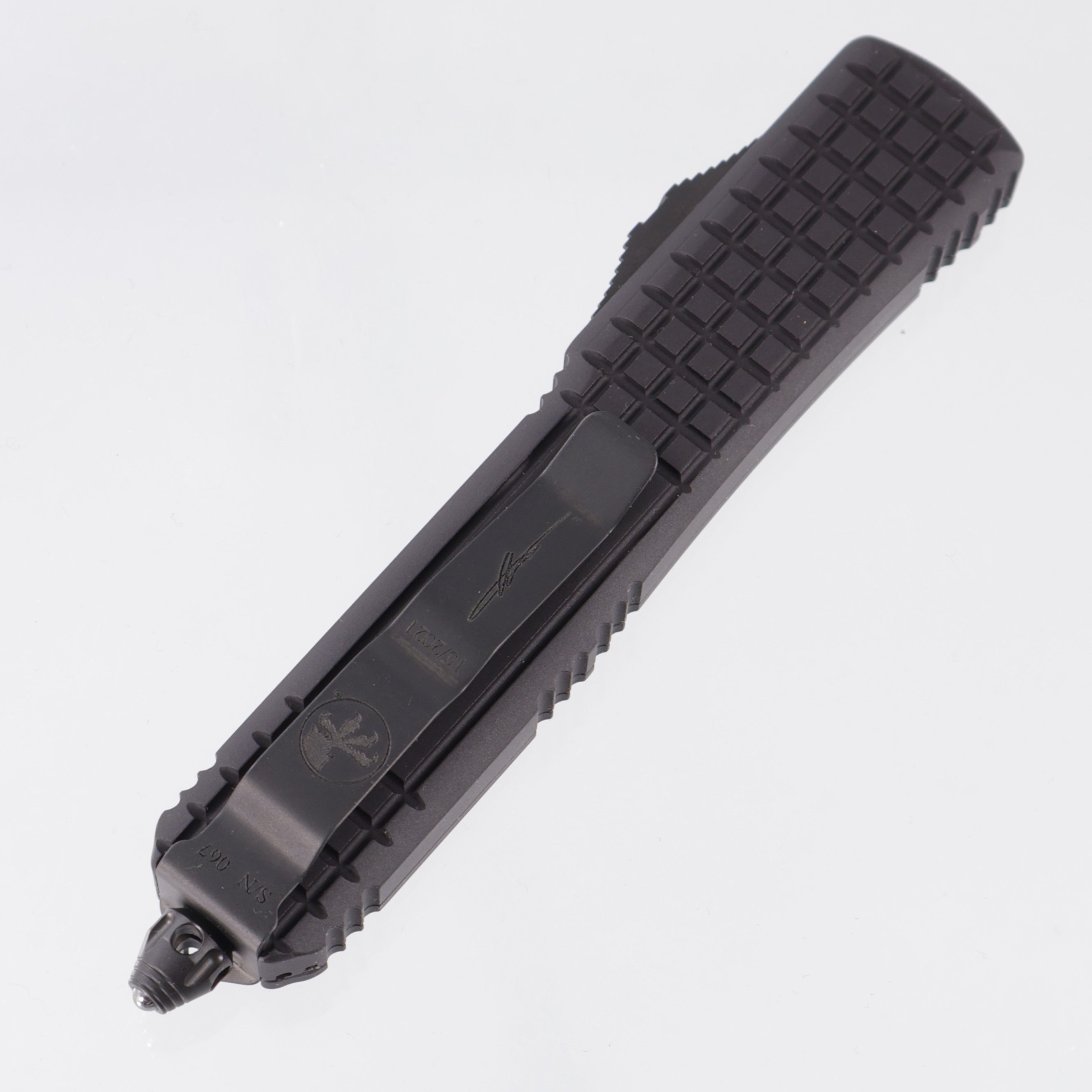 Microtech Ultratech Signature Series Double Edge Shadow - Delta Frag Black Aluminum - Fluted DLC Full Serrate - 122-3UT-DSH - S/N: 067 *PRE-OWNED*
