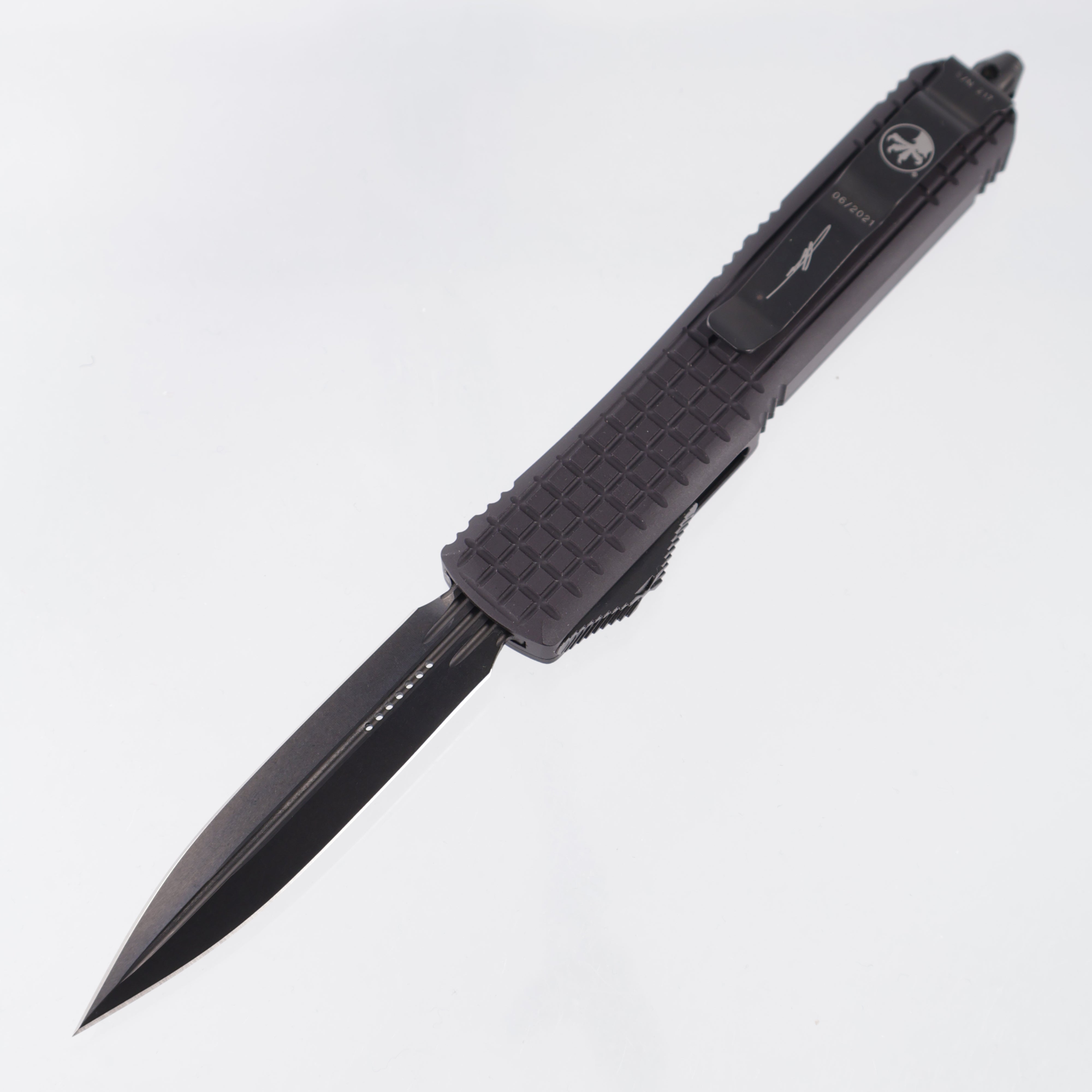 Microtech Ultratech Signature Series Double Edge - Delta Frag Black Aluminum - Fluted DLC - 122-1UT-DS *PRE-OWNED*