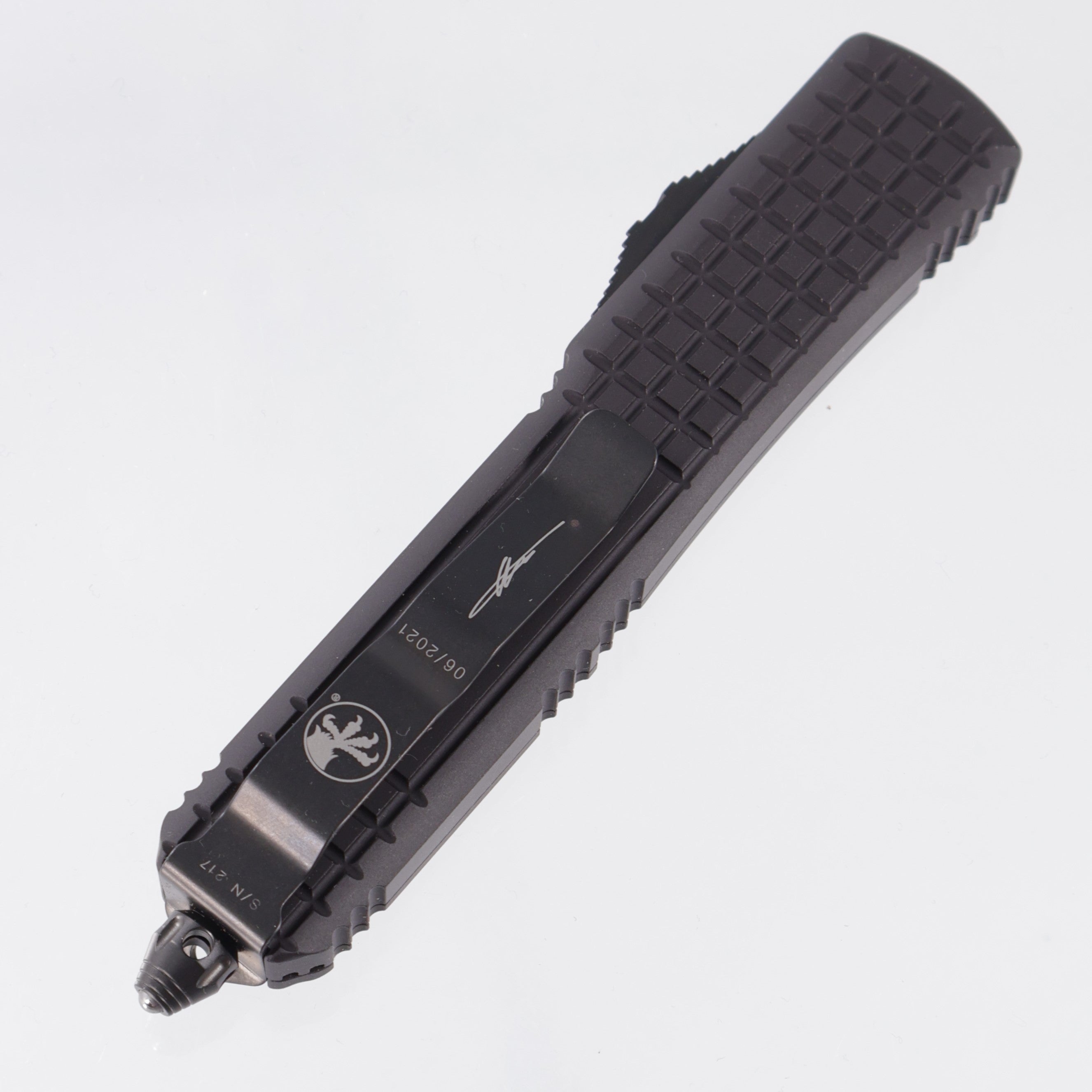 Microtech Ultratech Signature Series Double Edge - Delta Frag Black Aluminum - Fluted DLC - 122-1UT-DS *PRE-OWNED*