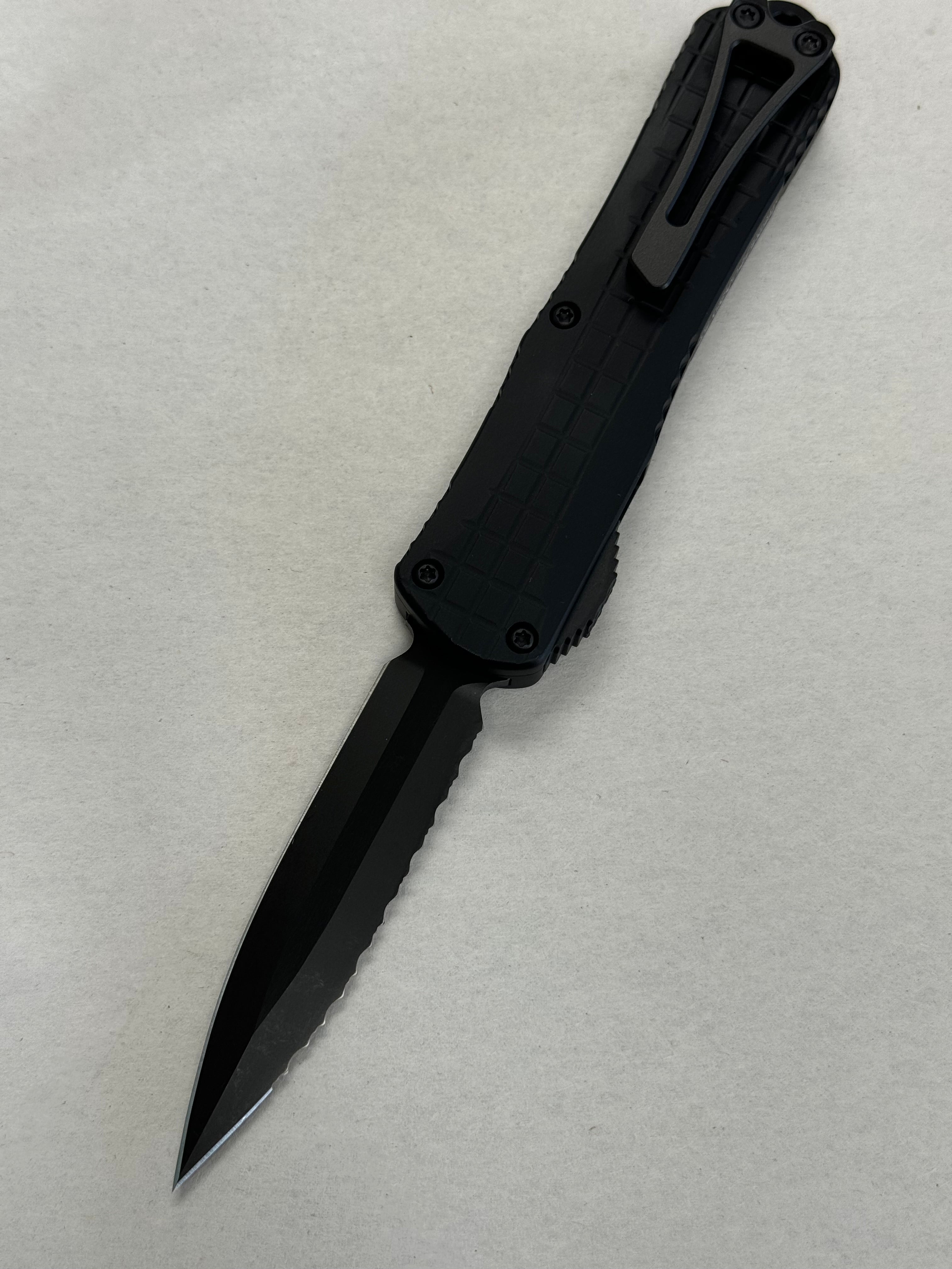 Heretic Knives Manticore E Black Tactical Grenade Grip w/ DLC Full Serrated D/E MagnaCut H028F-6C-T