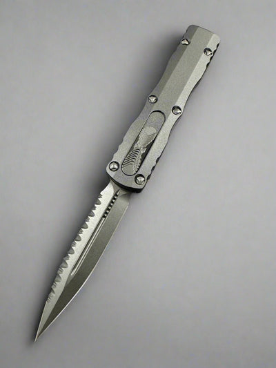 Pre Owned Like New Microtech Dirac Shadow D/E DLC Full Serrated Black 225-3DLCTSH