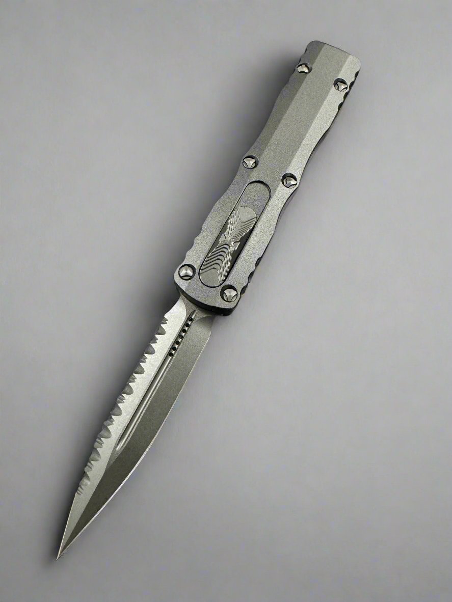 Pre Owned Like New Microtech Dirac Shadow D/E DLC Full Serrated Black 225-3DLCTSH