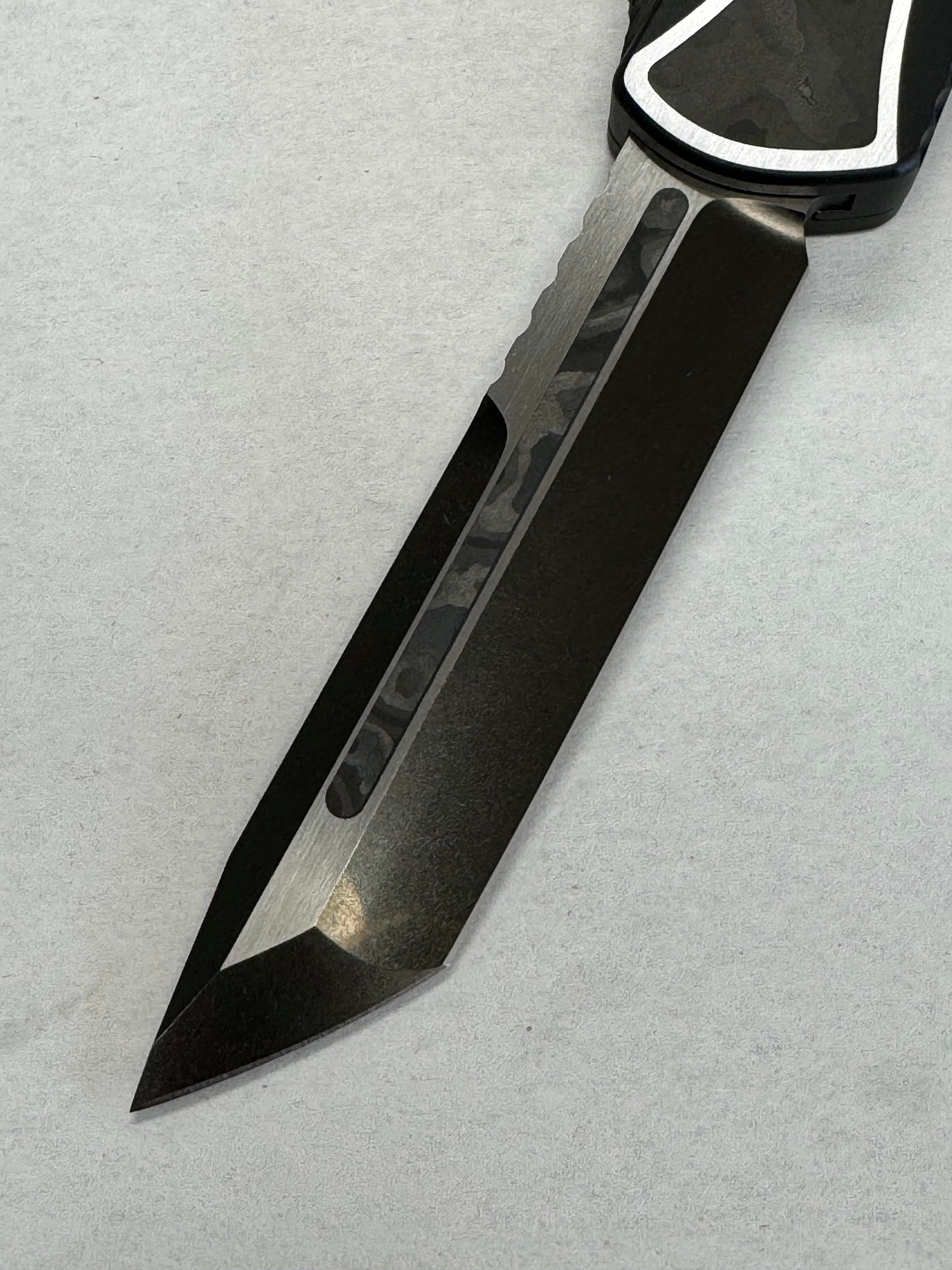 Pre Owned Heretic Knives Manticore X - Hand Ground Tanto W/ Fat Carbon Inlay Blade