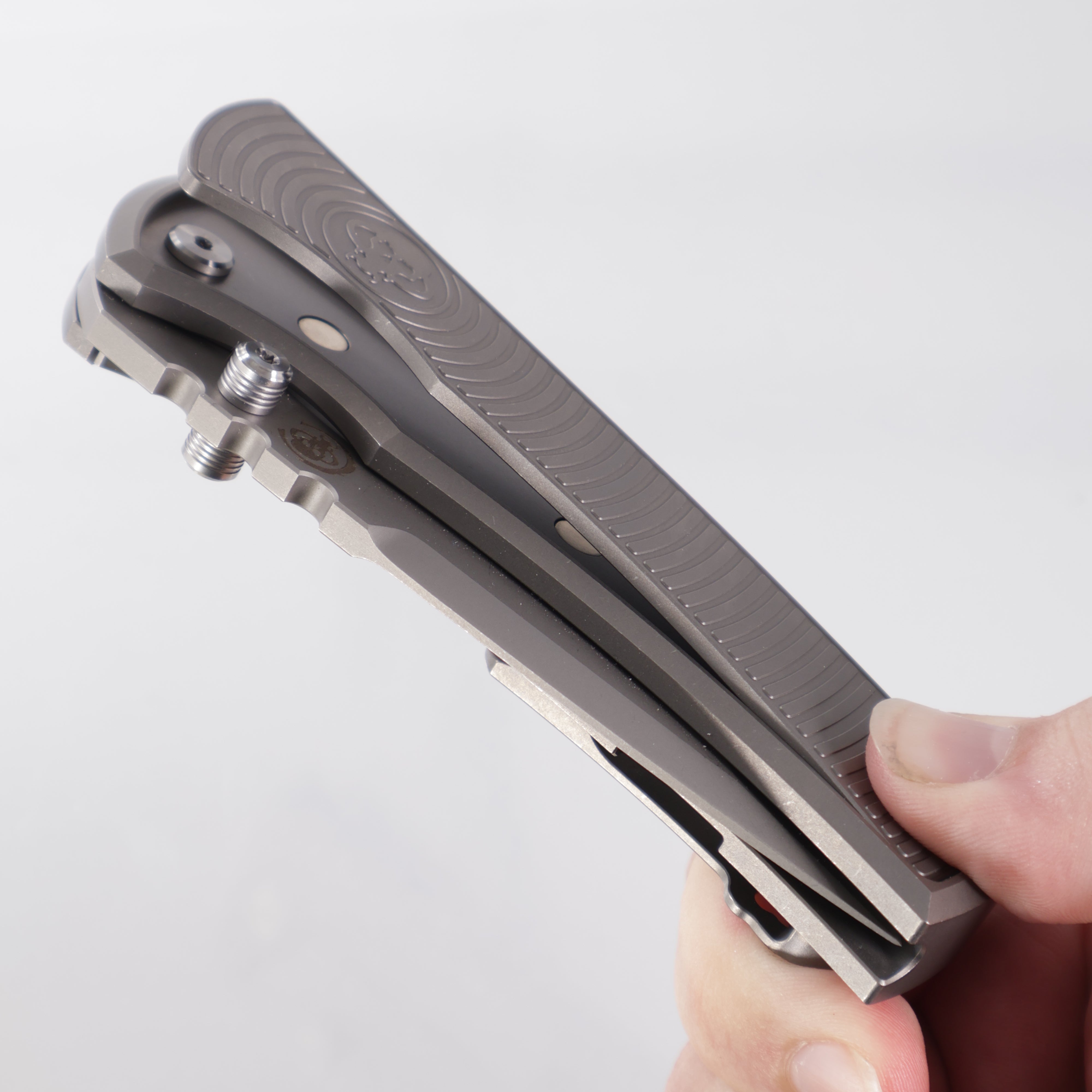 Chaves Redencion 229 Integral - Drop Point M390 Stonewash - Integral Titanium w/ Magnetic Inlay, Ti Radiation Pattern