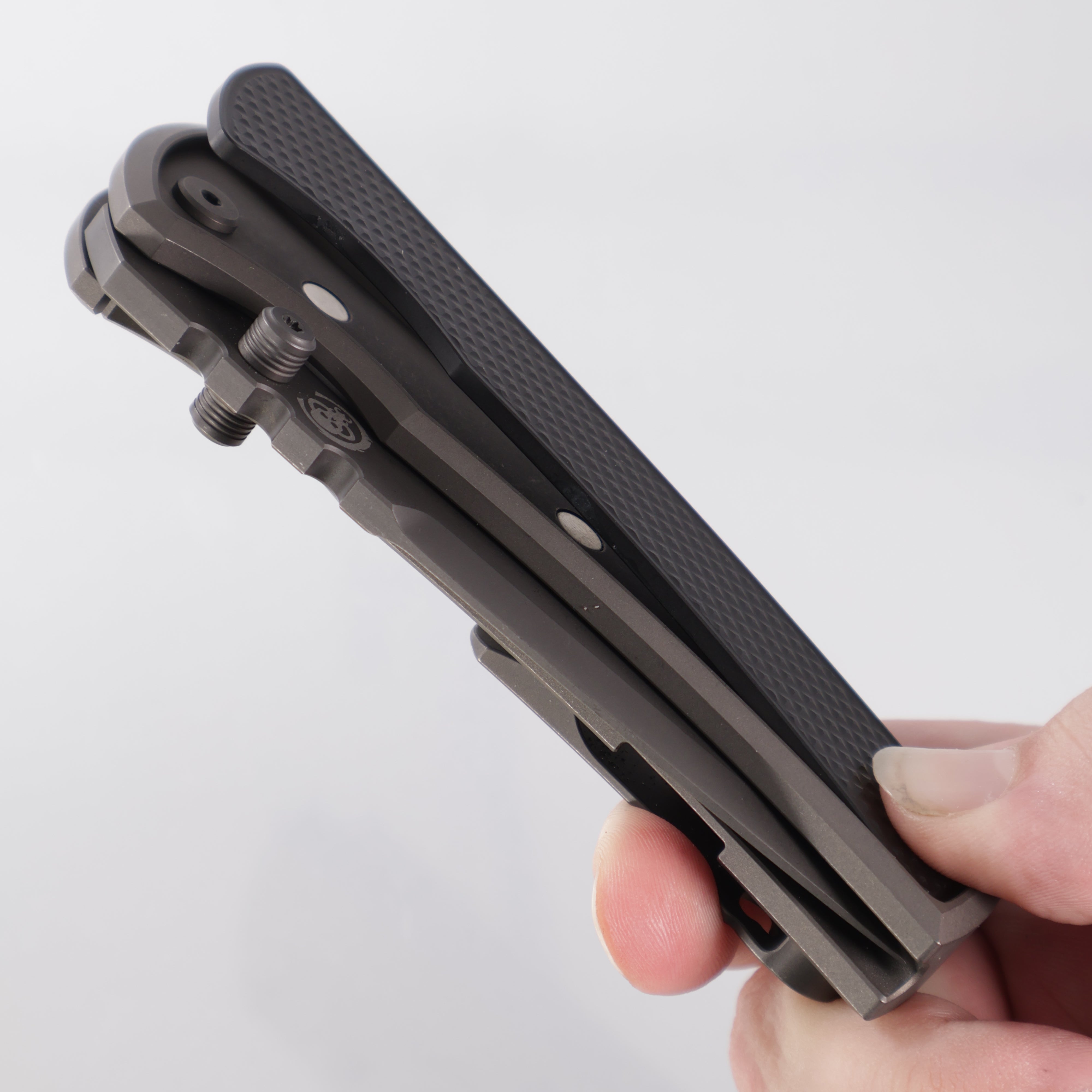 Chaves Redencion 229 Integral - Drop Point 3V Grey PVD - Integral Titanium w/ Magnetic Inlay, Ti Milled Black PVD