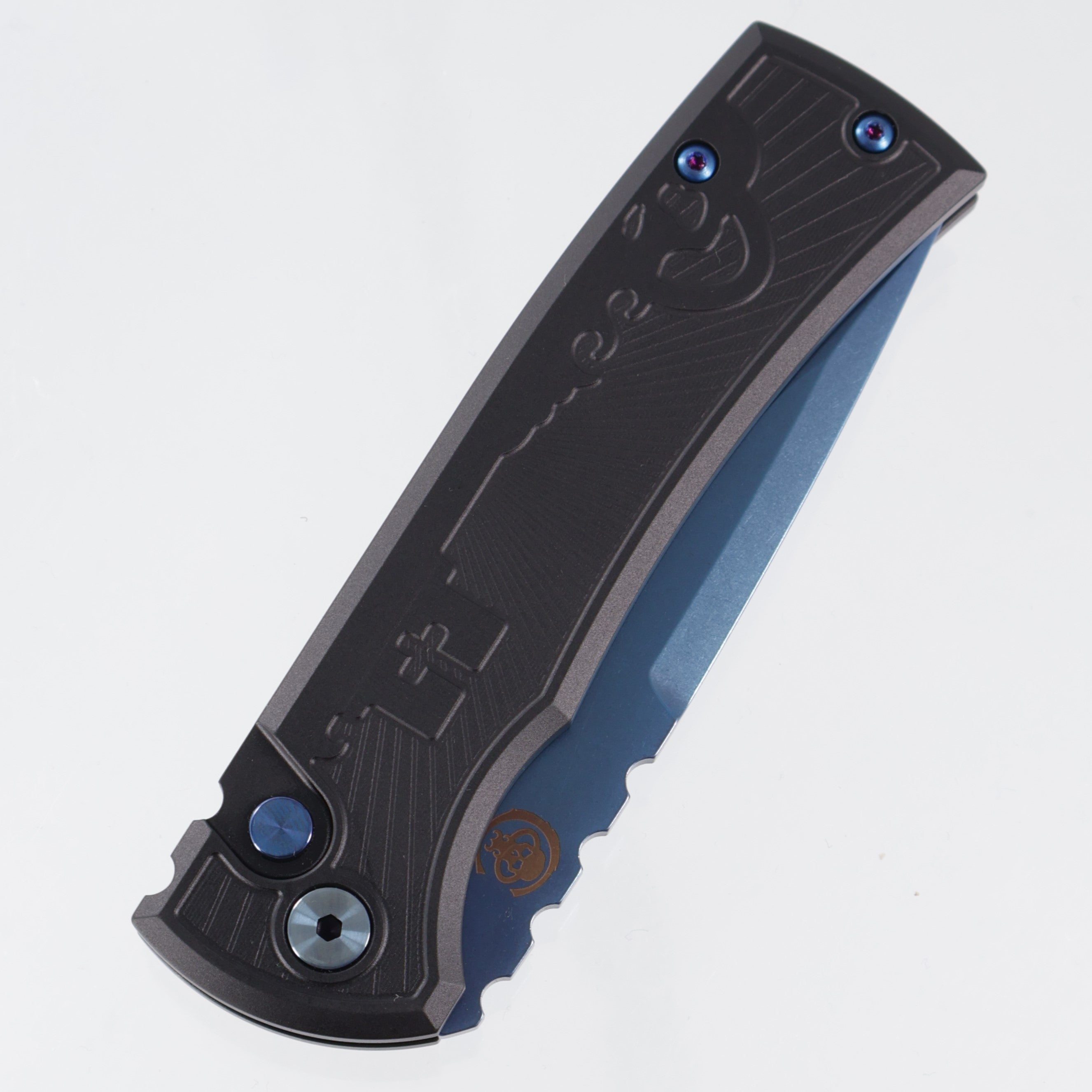 Chaves Redencion Auto Drop Point - Black Key Pattern Aluminum - Sapphire PVD S35VN