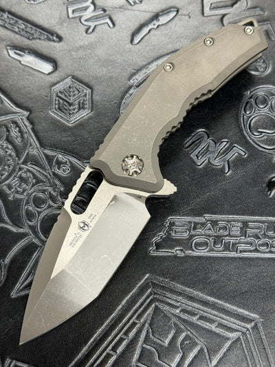 Heretic Knives Medusa Manual Battleworn Titanium & MagnaCut Blade H009-5A-Ti BATTLE