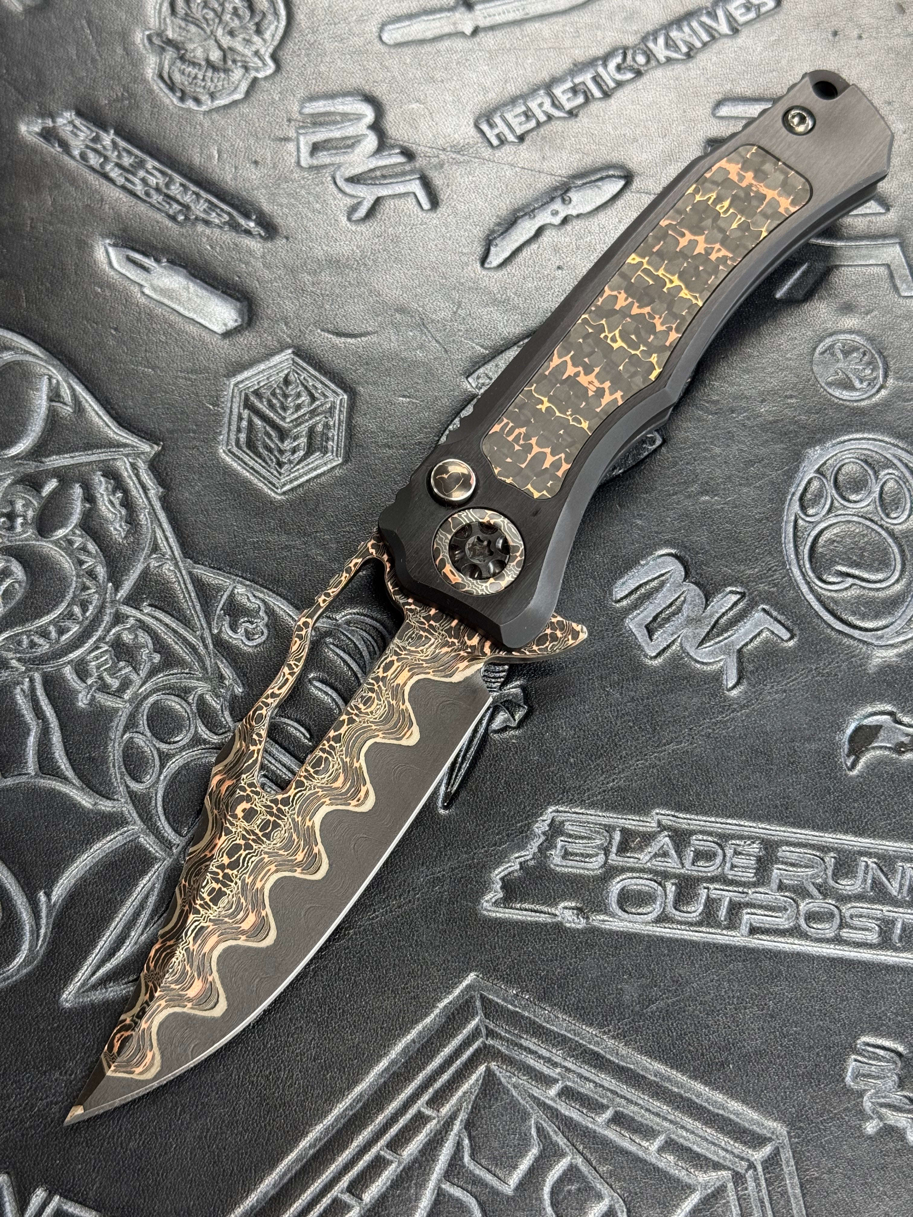 Heretic Knives Custom Wraith V4 Manual w/ Snakeskin Carbon Fiber Inlays & Hand Ground Vegas Forge Damascus Bowie