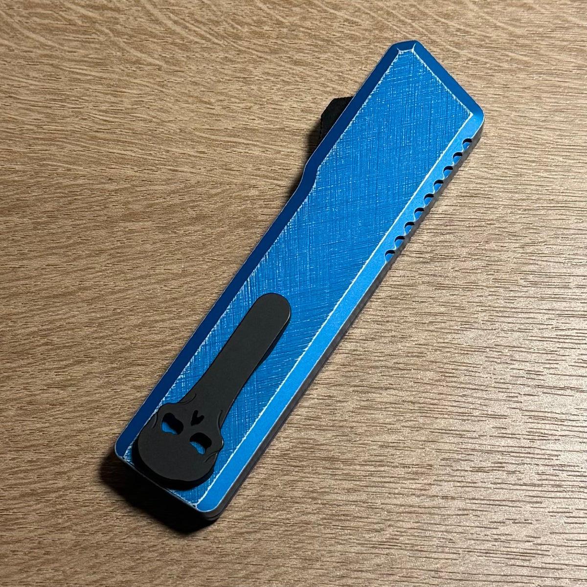 Chaves Dissident Tanto - Blue Crosshatch Aluminum w/ Nebula Fat Carbon Inlay - Stonewash M390