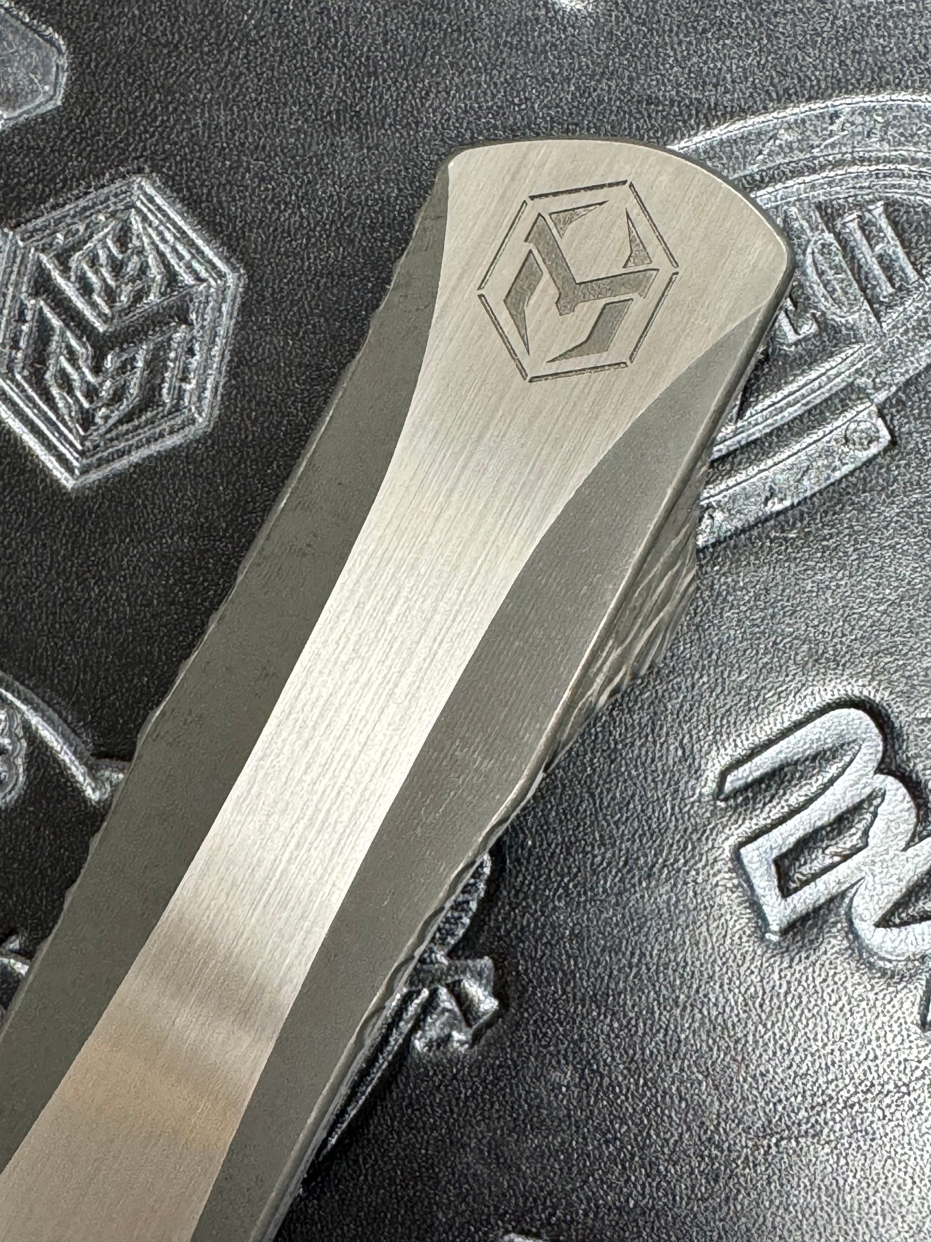 Pre Owned Heretic Knives Manticore X Hand Ground Vegas Forge Damascus DLC D/E & Two Tone DLC Hefted Stainless Steel Handle with Flamed Clip & CF Button