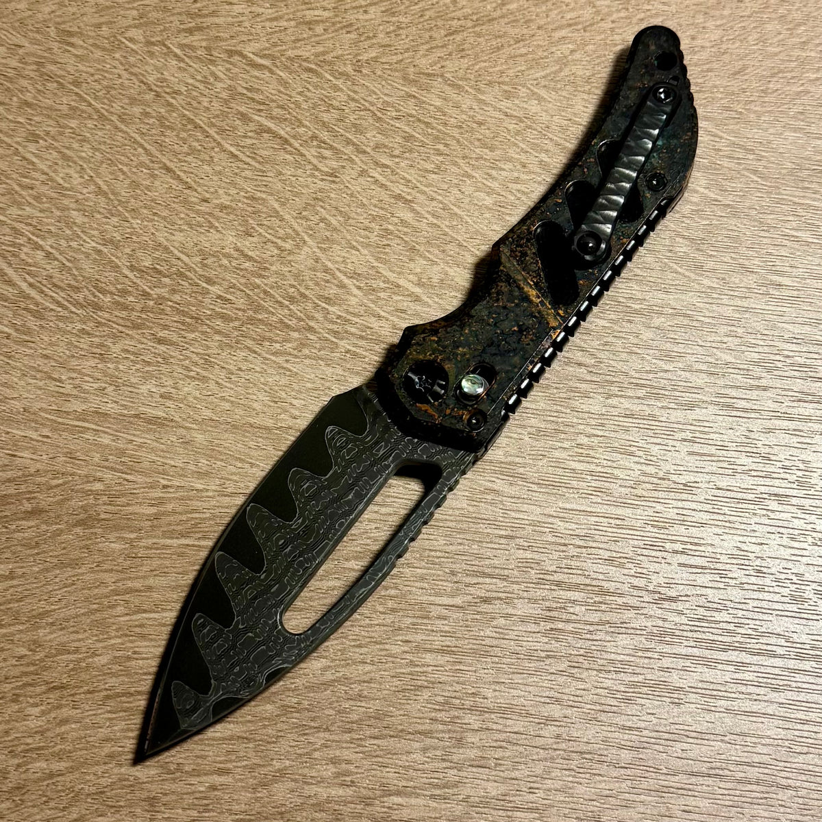 Heretic Koschei Custom - Chemtina Copper Slotted Scales w/ Abalone Buttons, Sculpted DLC Clip & DLC Hardware - Vegas Forge Reptilian San-Mai Damascus