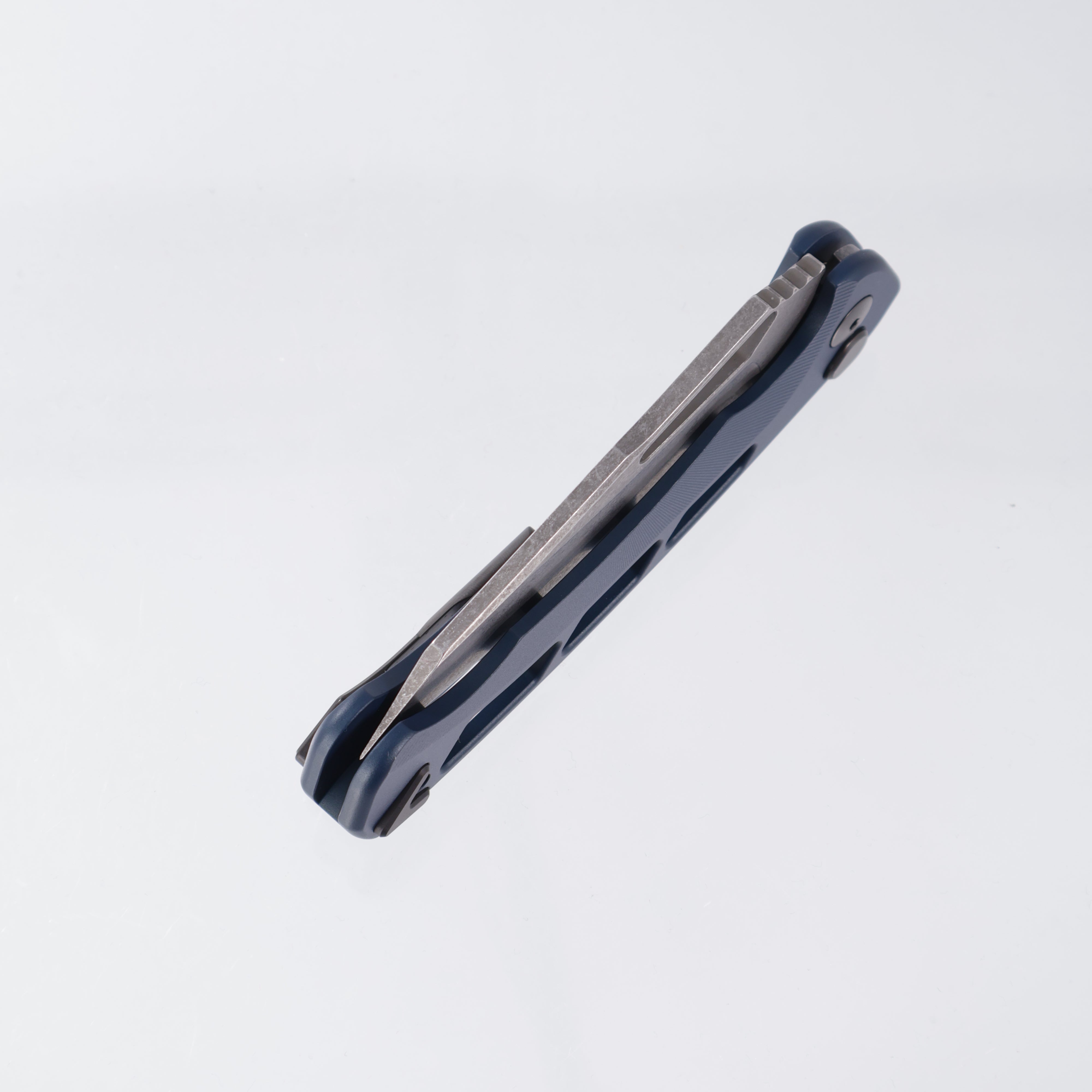 Dead Reckon Ridgeback Vertebrae Integral - Reverse Tanto, Magnacut Dark Stonewash - Navy Blue Aluminum - RB-4562-67 DRK