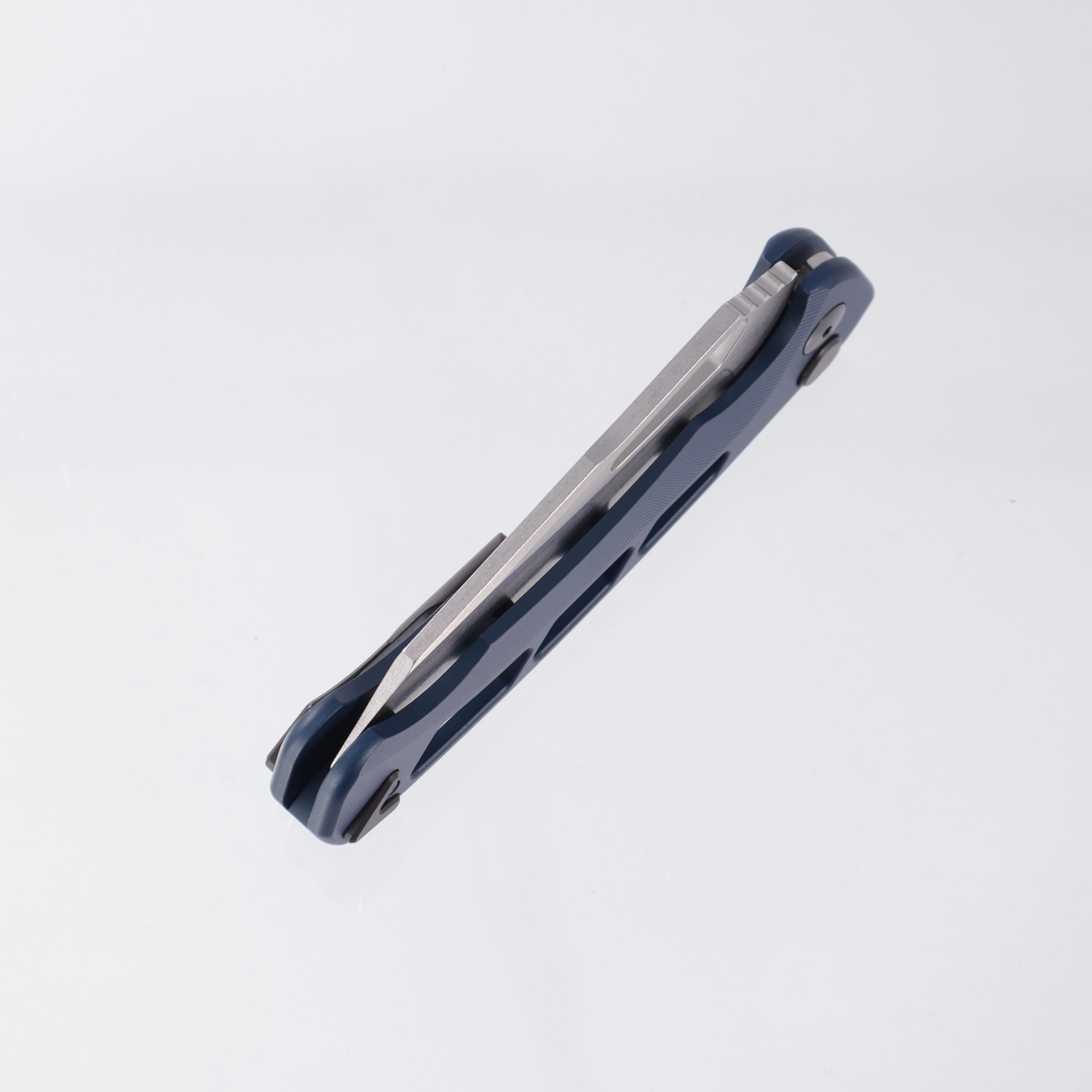 Dead Reckon Ridgeback Vertebrae Integral - Reverse Tanto, Magnacut Stonewash - Navy Blue Aluminum - RB-4562-17 DRK