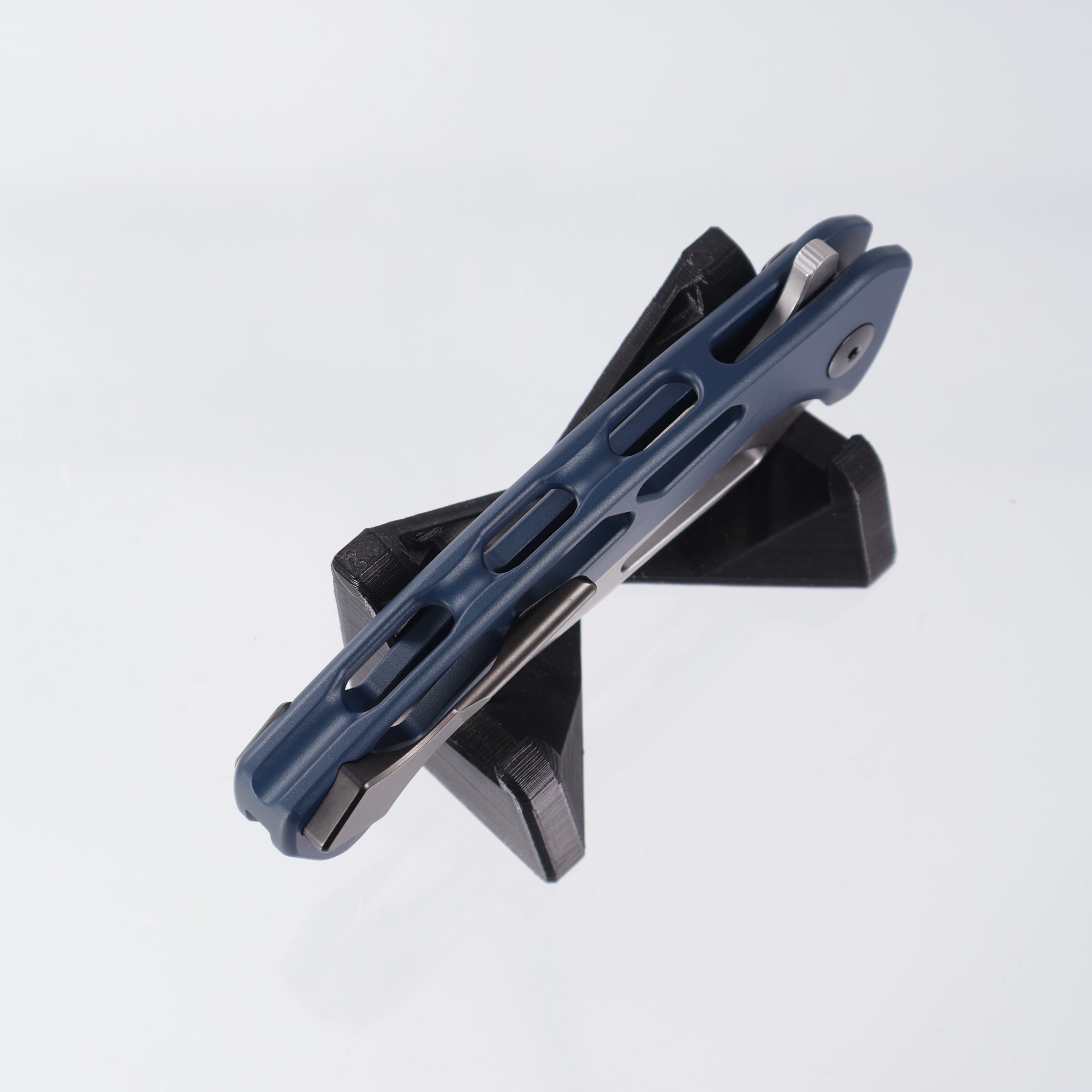 Dead Reckon Ridgeback Vertebrae Integral - Reverse Tanto, Magnacut Stonewash - Navy Blue Aluminum - RB-4562-17 DRK