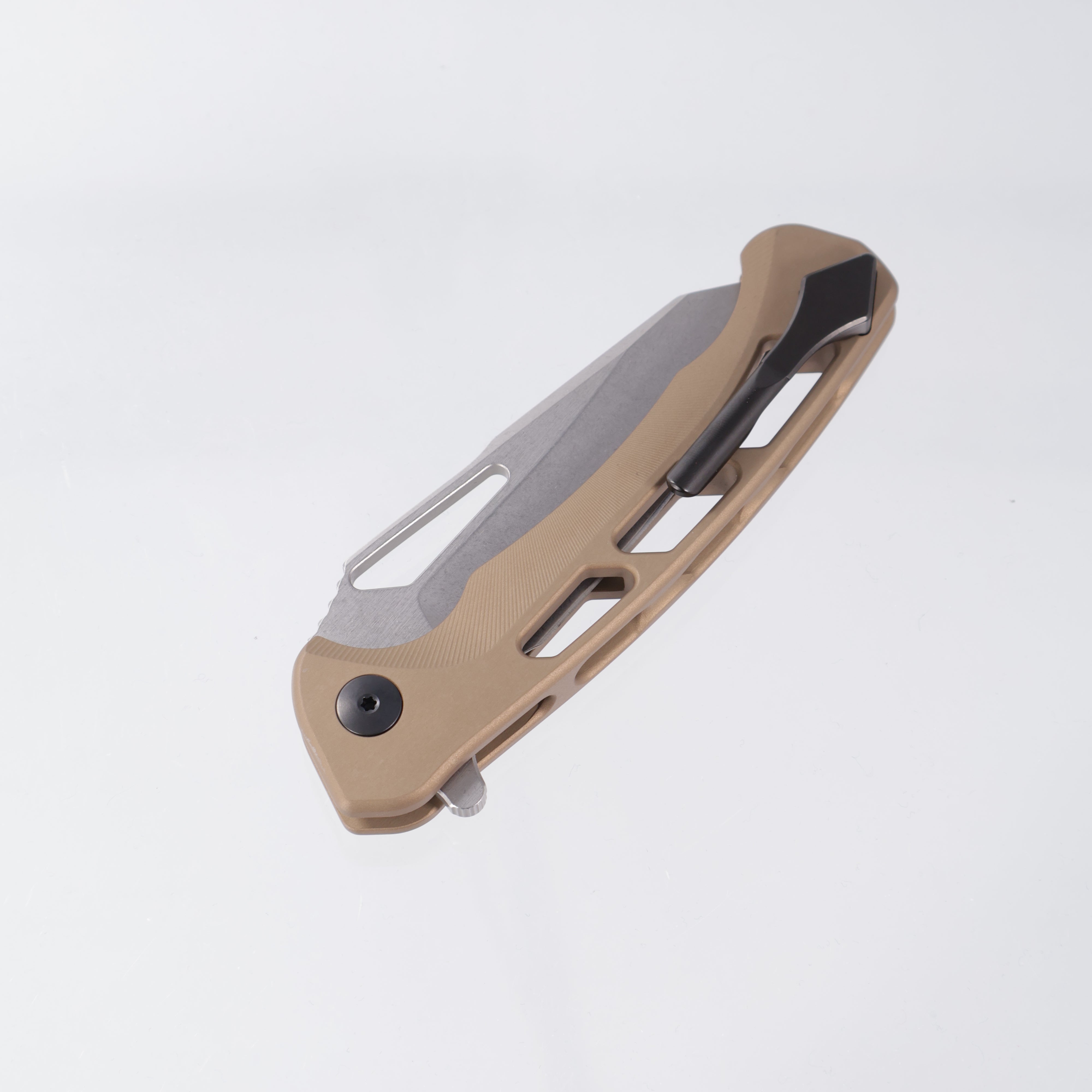 Dead Reckon Ridgeback Vertebrae Integral - Reverse Tanto, Magnacut Stonewash - Sand Aluminum - RB-4562-17 (Sand Matte, Tan)