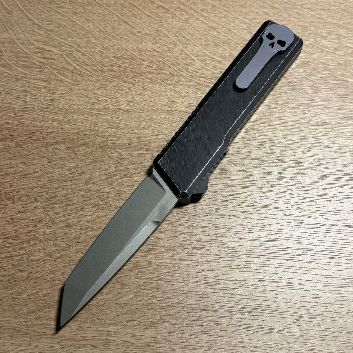 Chaves Dissident Tanto - Black Crosshatch Aluminum w/ Purple Flow Camo Carbon Inlay & Purple Ano Clip - Stonewash M390