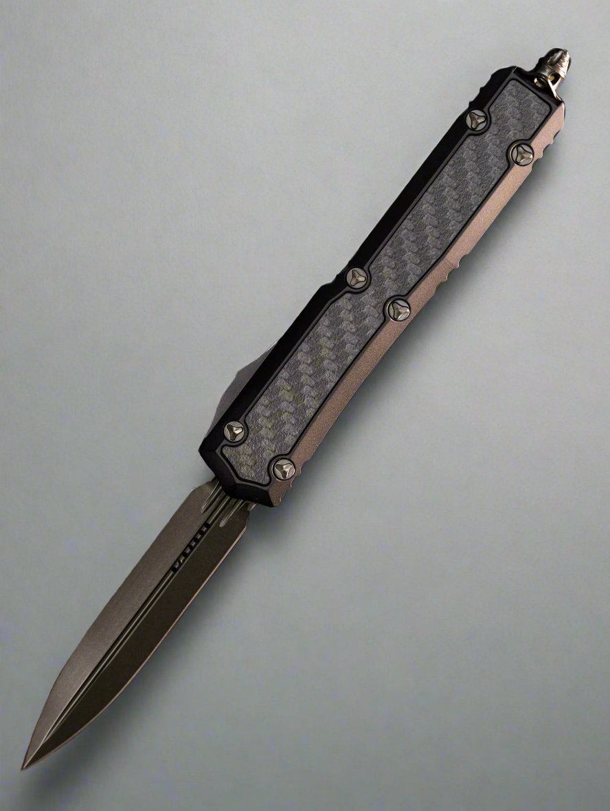 Microtech Makora D/E Shadow w/ Carbon Fiber Inlay DLC Standard Blade DLC Hardware Nickel Boron Internals Signature Series 206-1DLCTCFISH