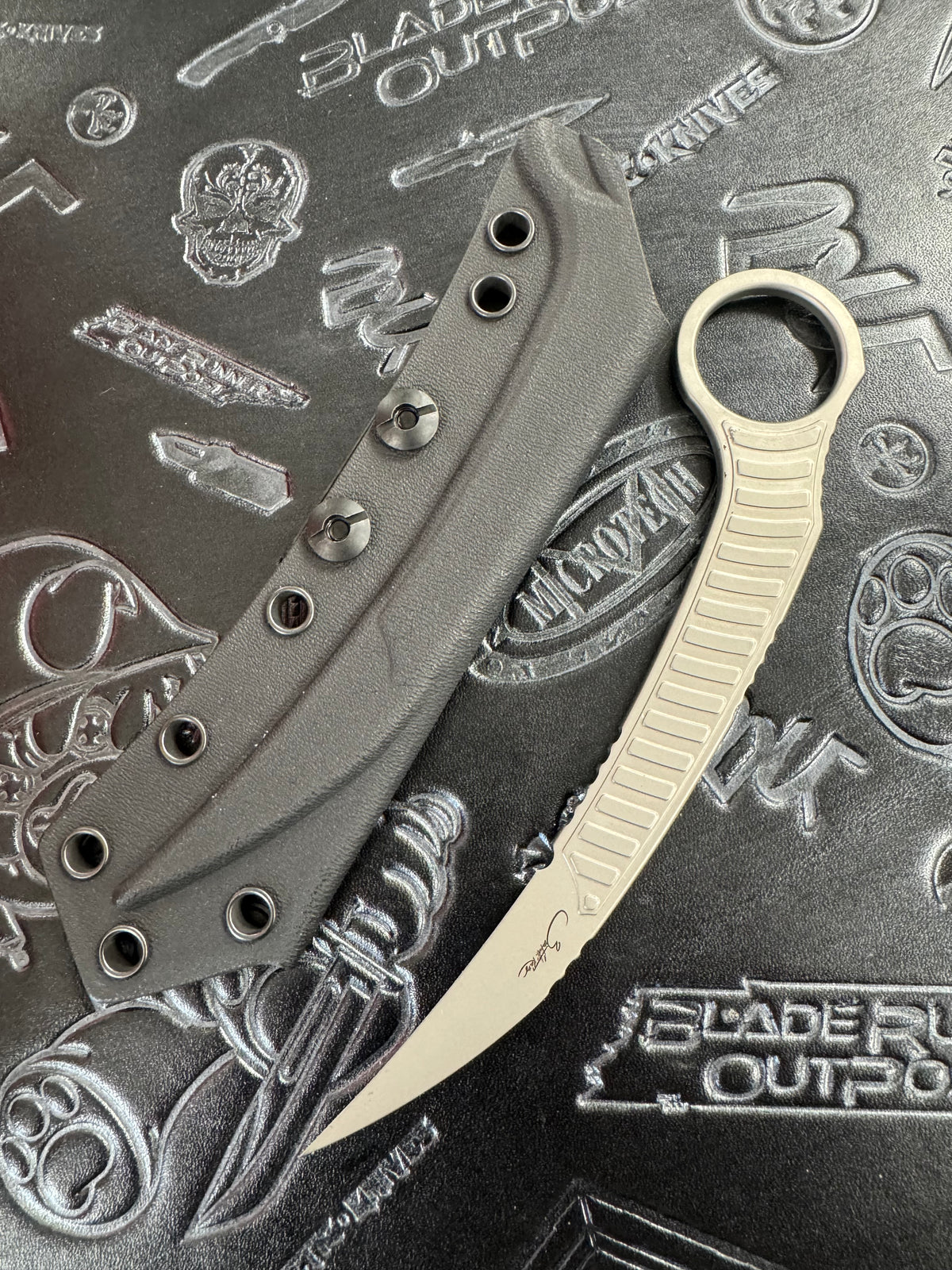 Microtech Collaborations Microtech & Bastinelli Collaboration Feather Bead Blast Standard Signa ...