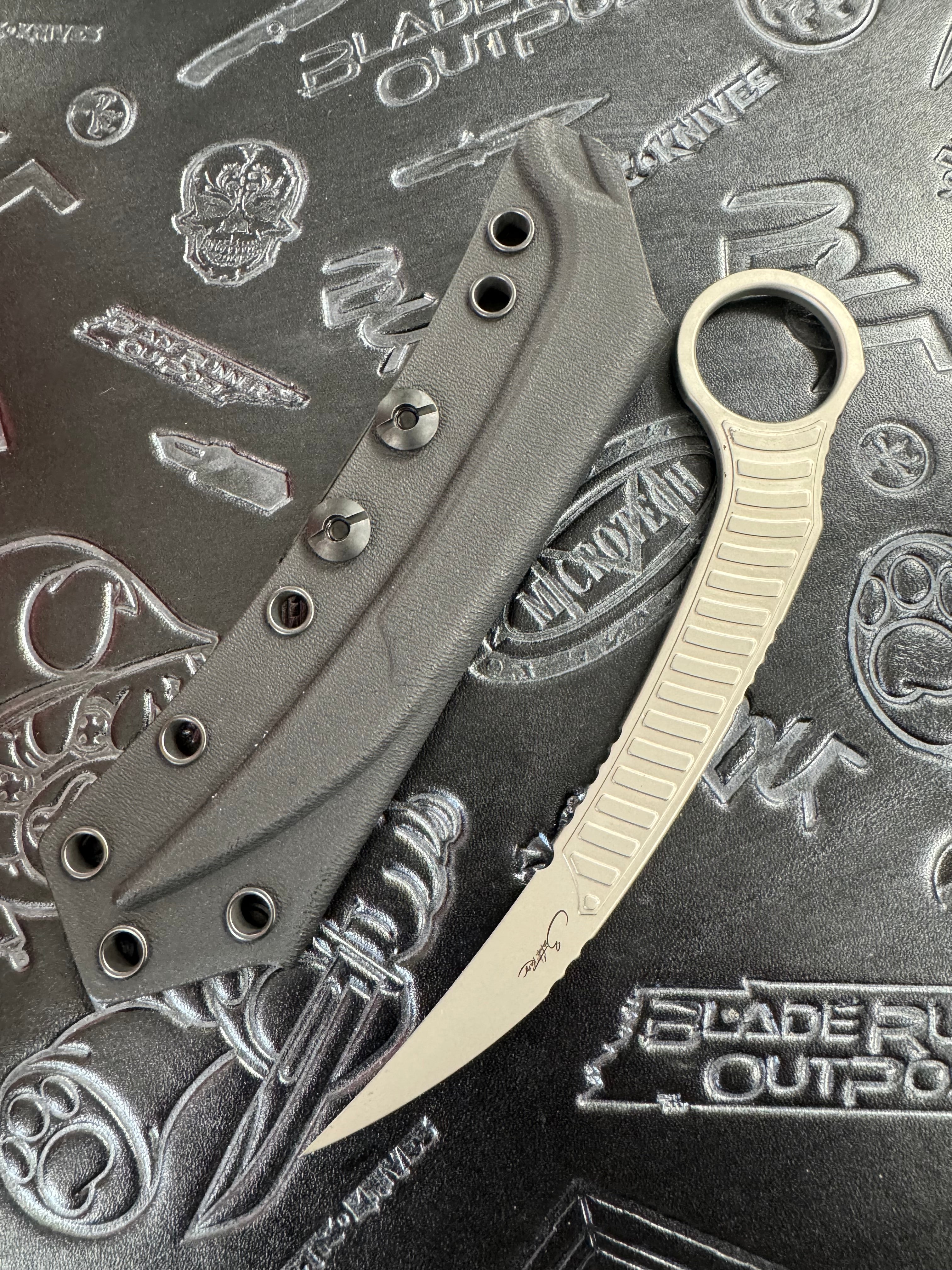 Microtech & Bastinelli Collaboration Feather Bead Blast Standard Signature Series 215-7S