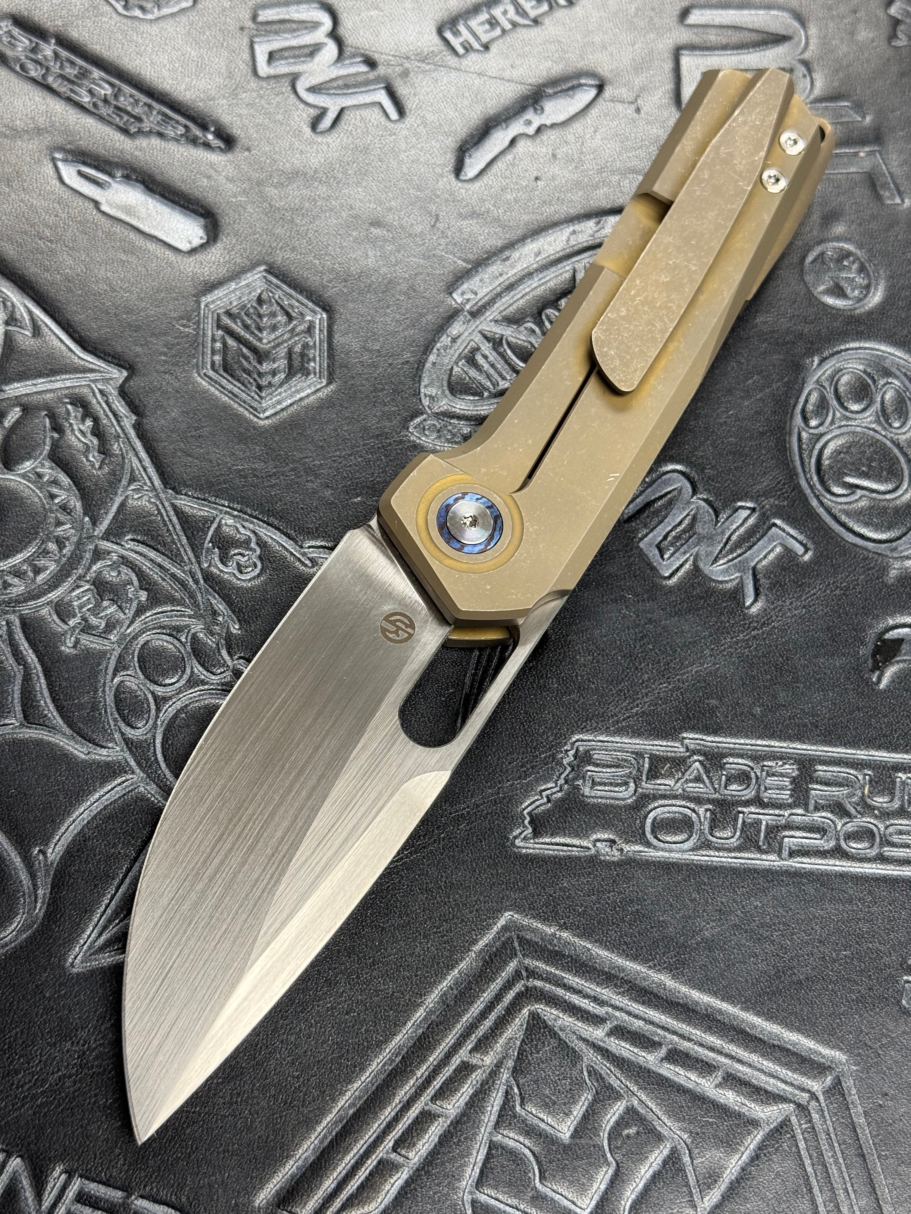 VANGUARD BREAKER POCKET KNIFE BRONZE TITANIUM HANDLE SATIN MAGNACUT BLADE