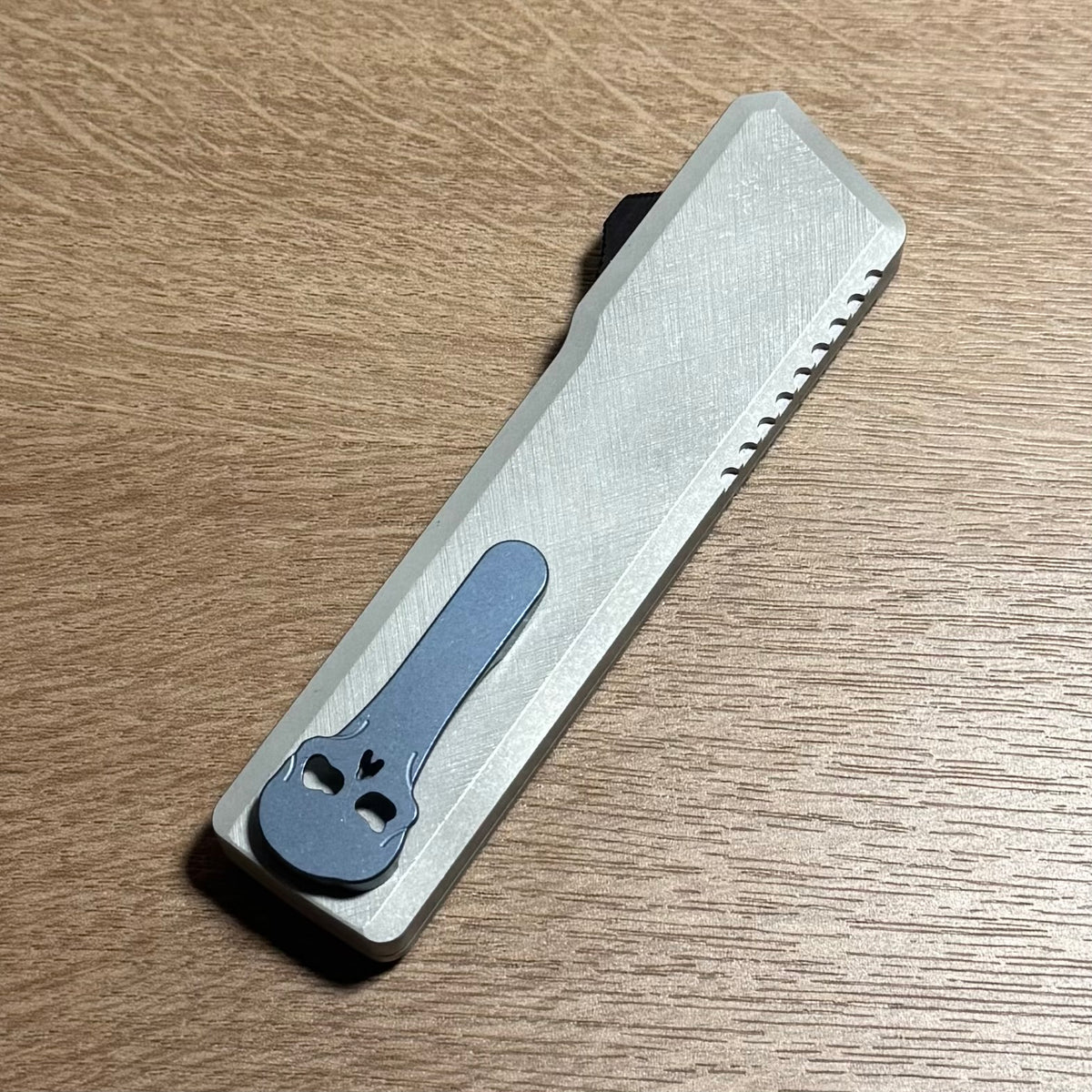 Chaves Dissident Drop Point -  Clear Crosshatch Aluminum w/ GTA Camo Carbon Inlay & Blue Ano Clip - Stonewash M390