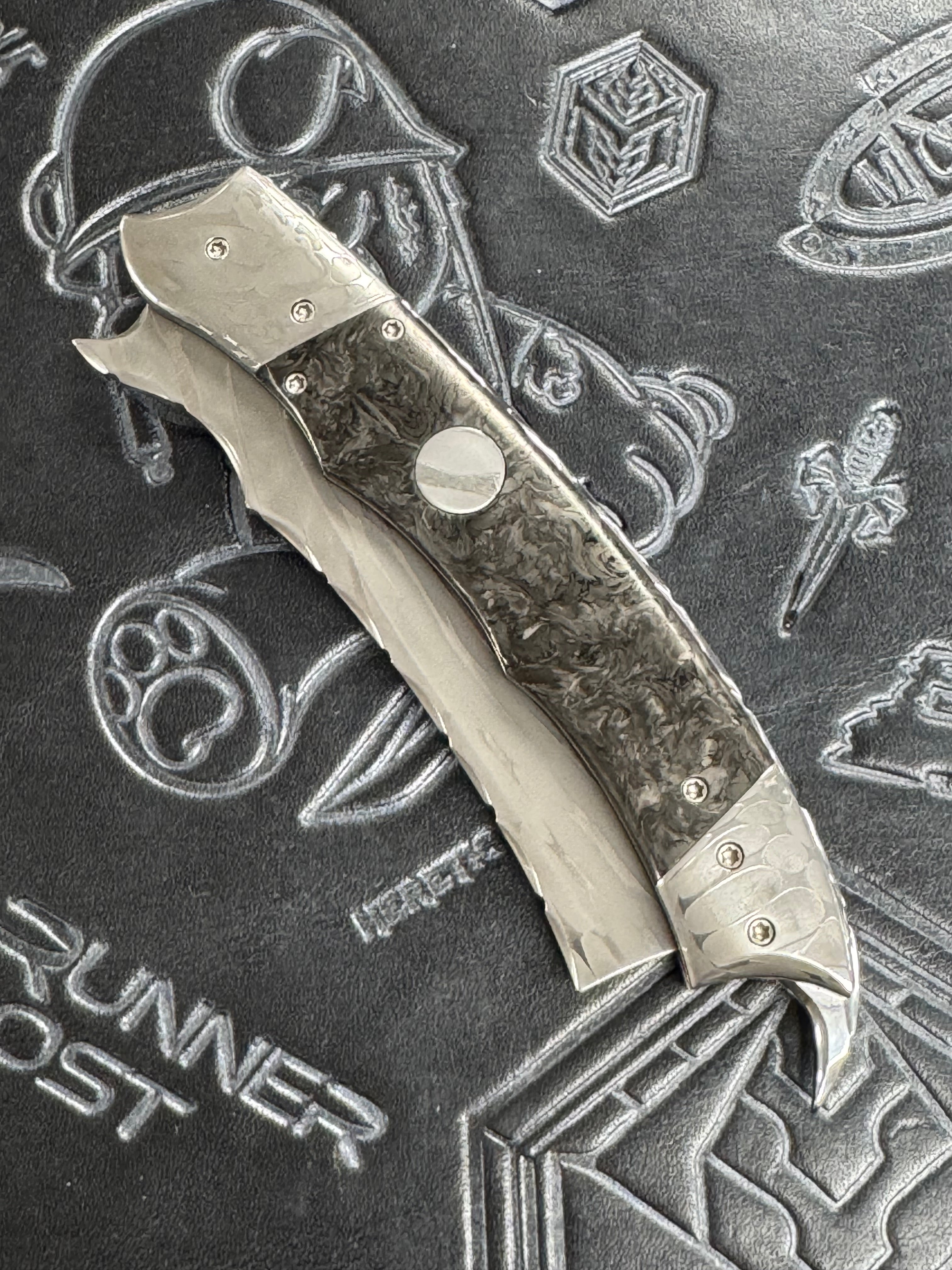 Pre Owned Valloton Crescent Razor Vegas Forge Barbwire Damascus Dark Matter CF D/A