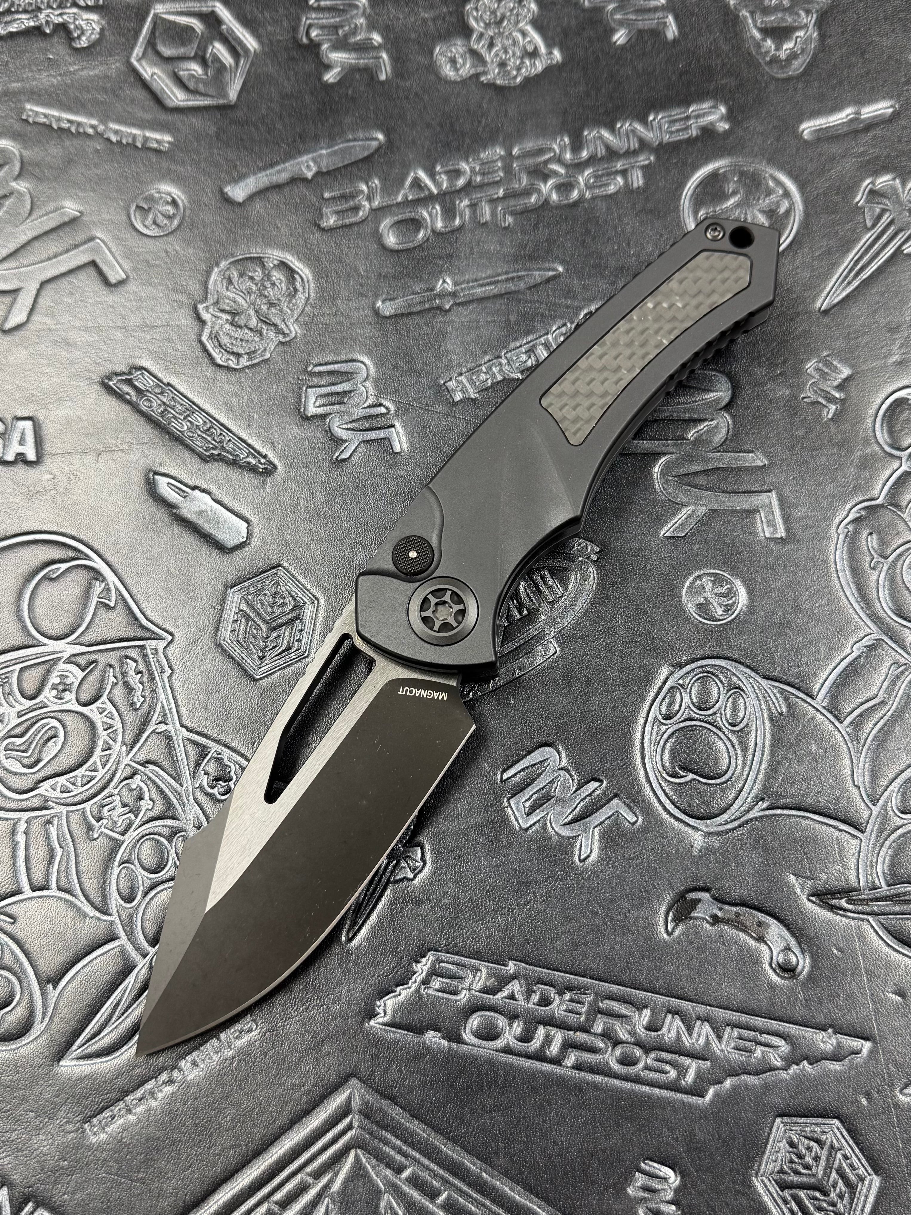 Heretic Knives Pariah M/A Button Lock Black Aluminum Handles w/ Glow In The Dark Carbon Fiber & DLC MagnaCut H046-6A-GLO/CF