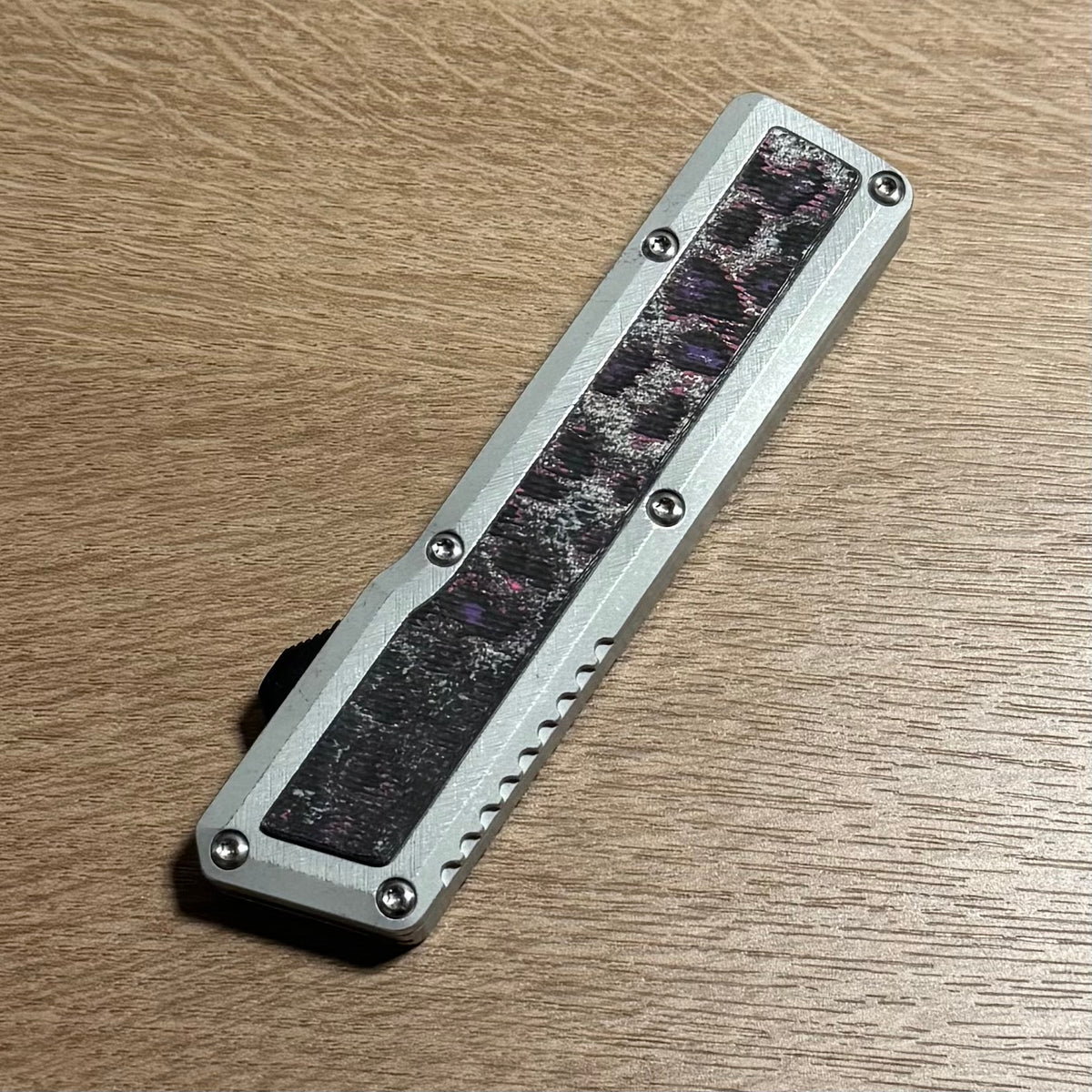 Chaves Dissident Tanto -  Clear Crosshatch Aluminum w/ GTA Camo Carbon Inlay & Blue Ano Clip - Stonewash M390