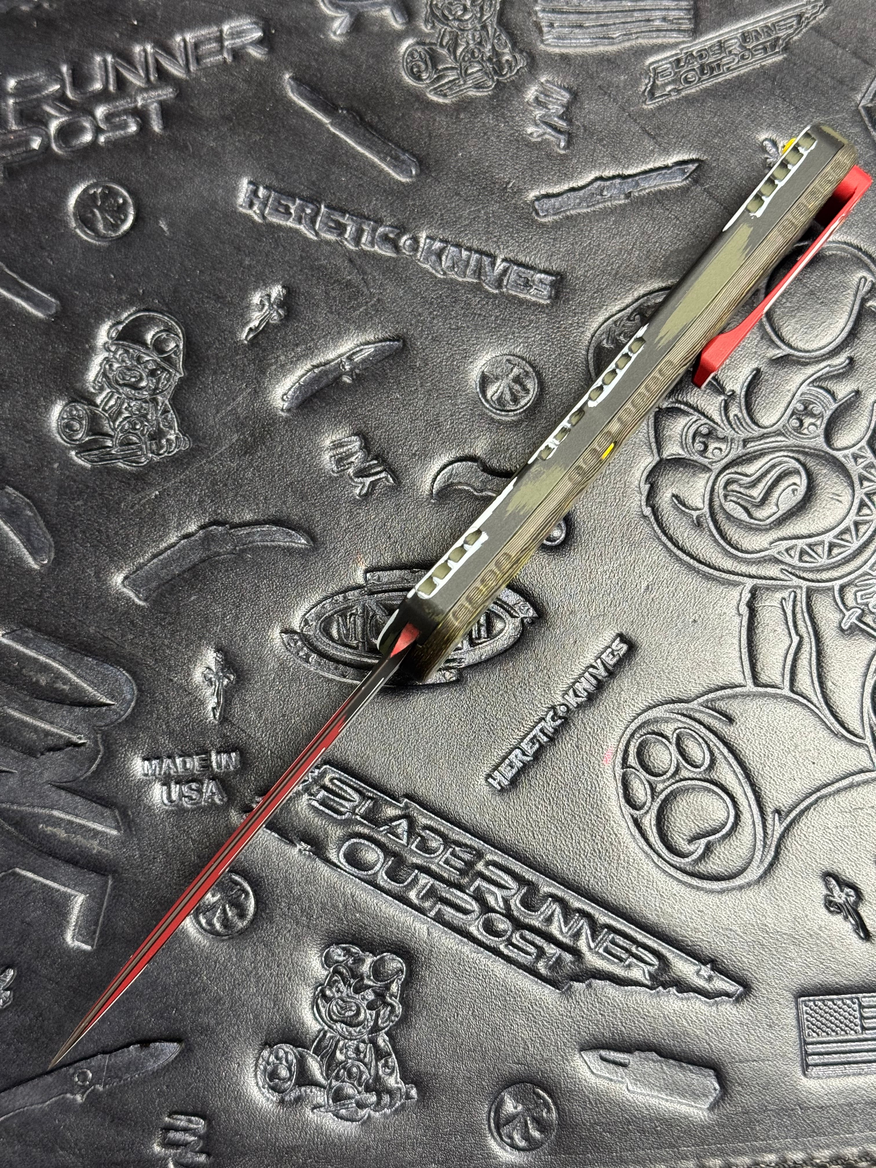 Heretic Manticore X - Bounty Hunter Cel Shade Red Double Edge - CamoCarbon Back - H032-CSR-BOUNTY