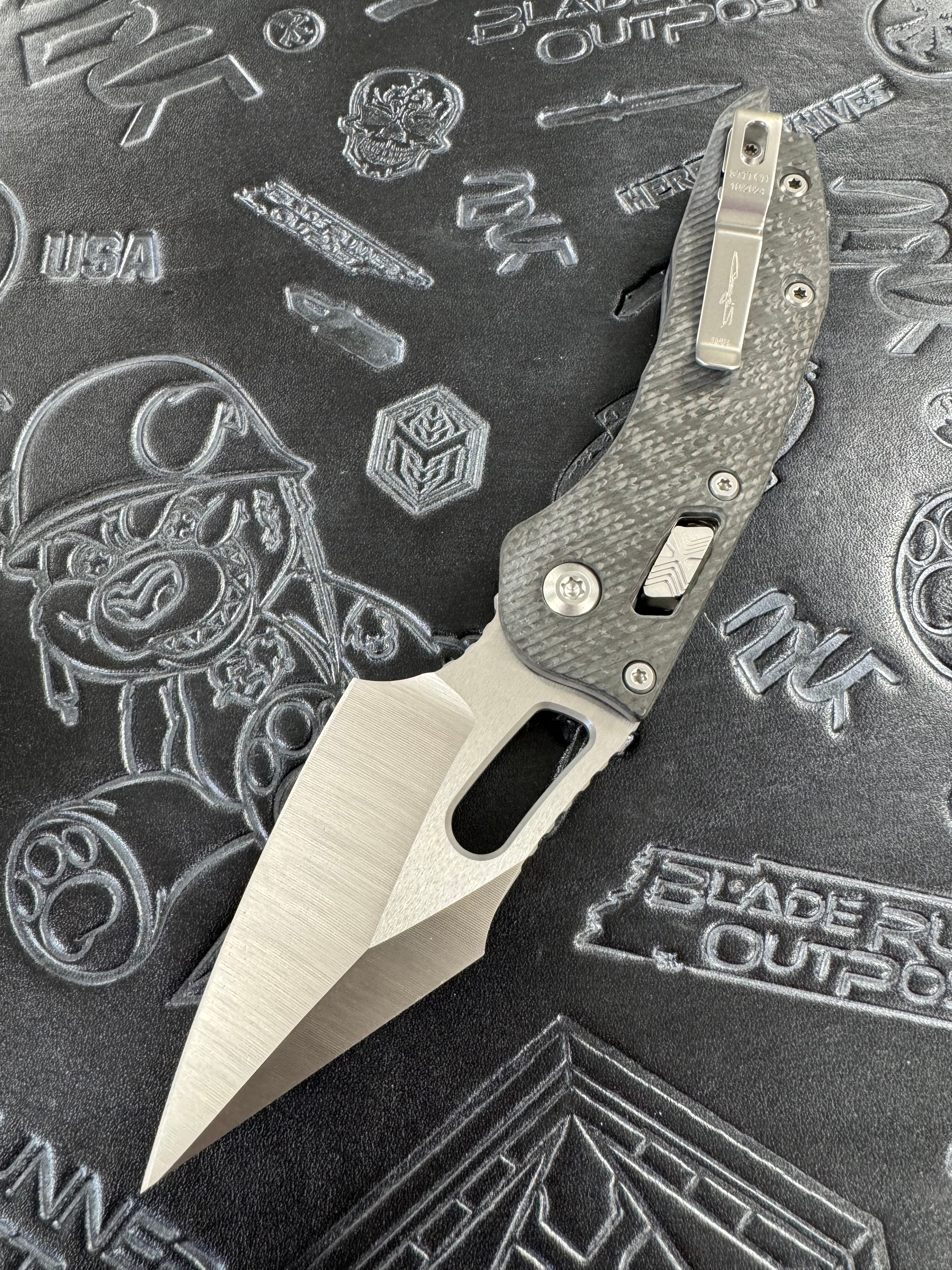 Microtech Knives Manual Stitch RAM LOK Fluted Carbon Fiber & Satin M390MK Signature Series 169RL-4 FLCFS