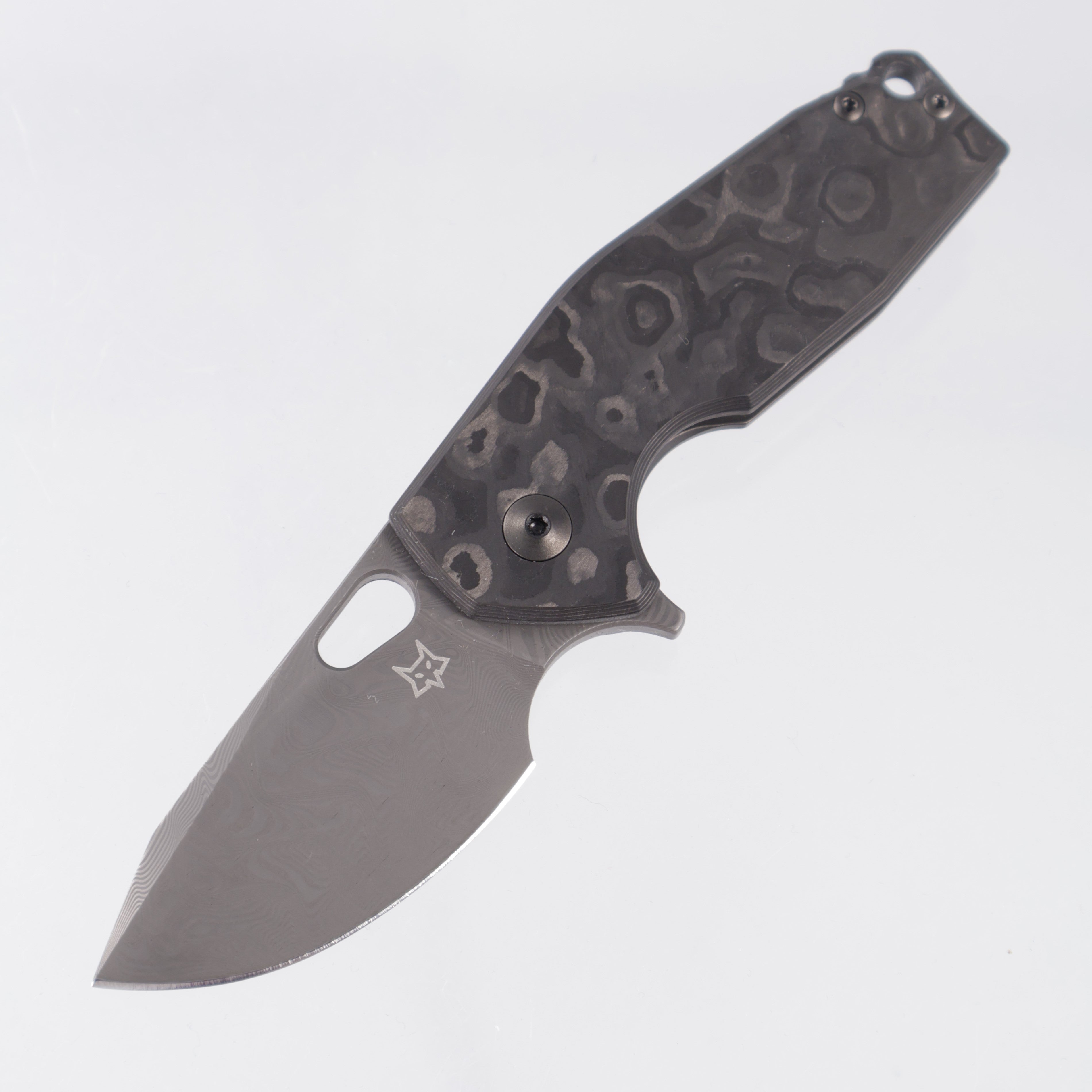 Fox Knives Suru - Black Pearl Camo Carbon Front Scale w/ PVD Titanium Lockside - Herringbone Damascus - FX-526 DCF
