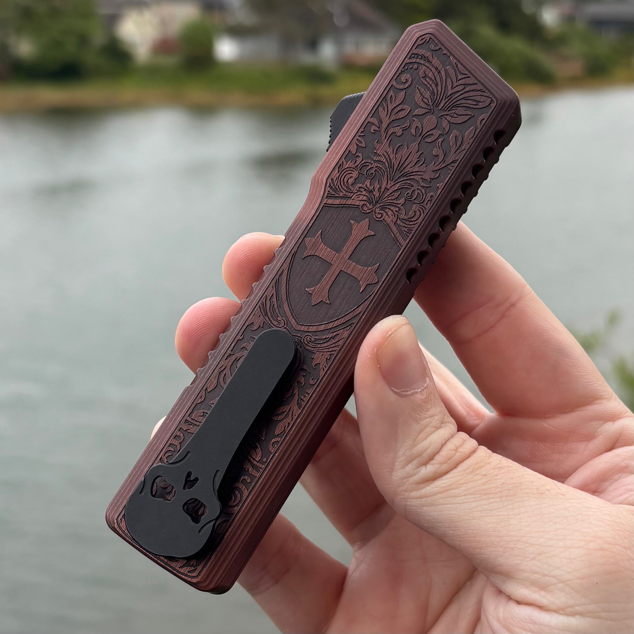 Chaves Dissident Tanto - Crusader Engraved Chassis - 2-Tone M390