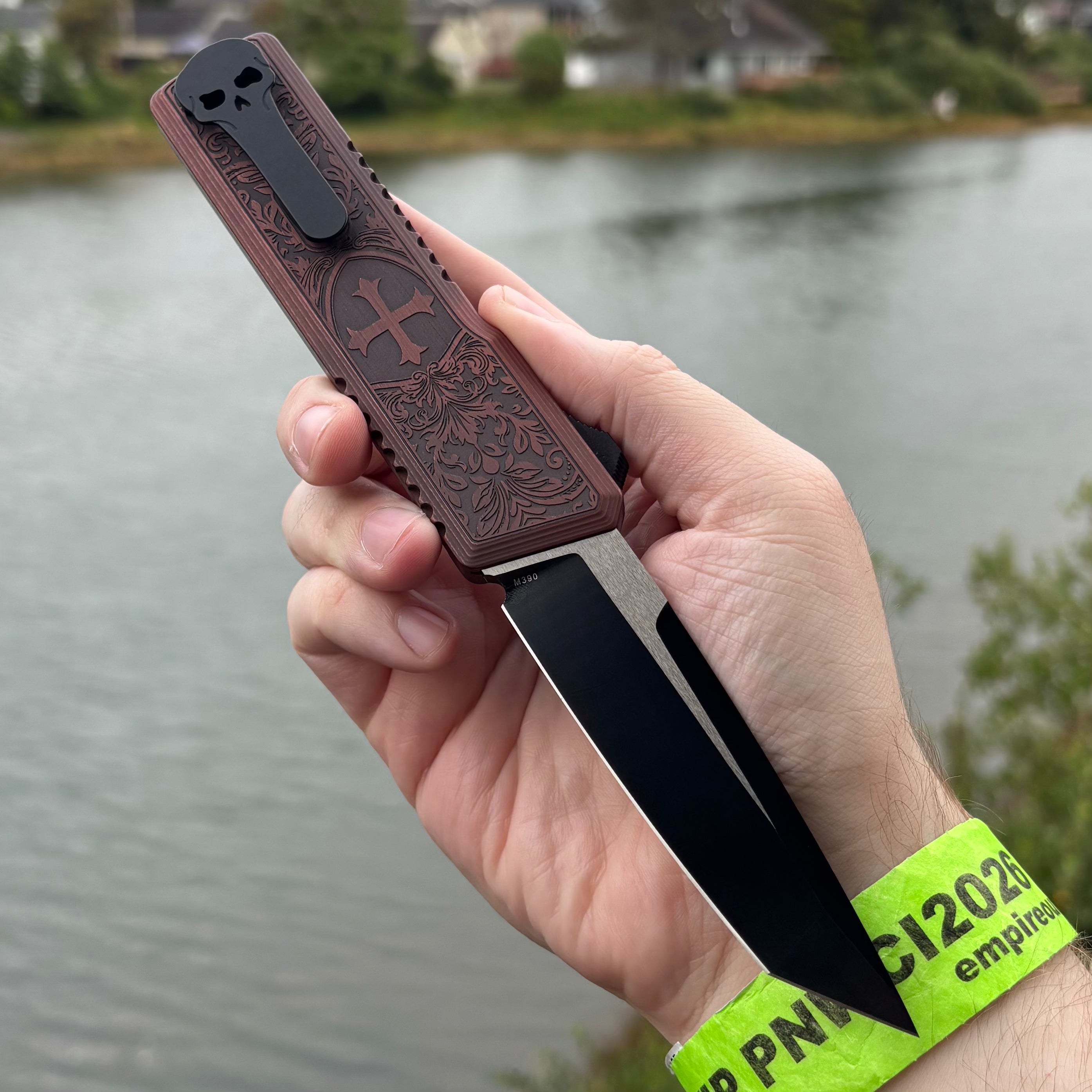Chaves Dissident Tanto - Crusader Engraved Chassis - 2-Tone M390