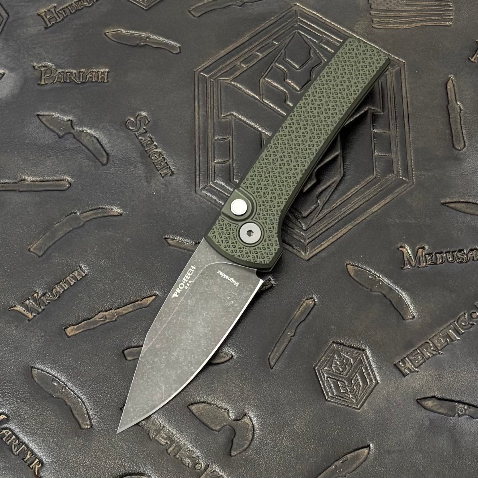 Pro-Tech Scapegoat Compact - Green Carbide Texture Aluminum w/ Black Lip Pearl Button - Acidwash Magnacut - BSA26.Scapegoat.2