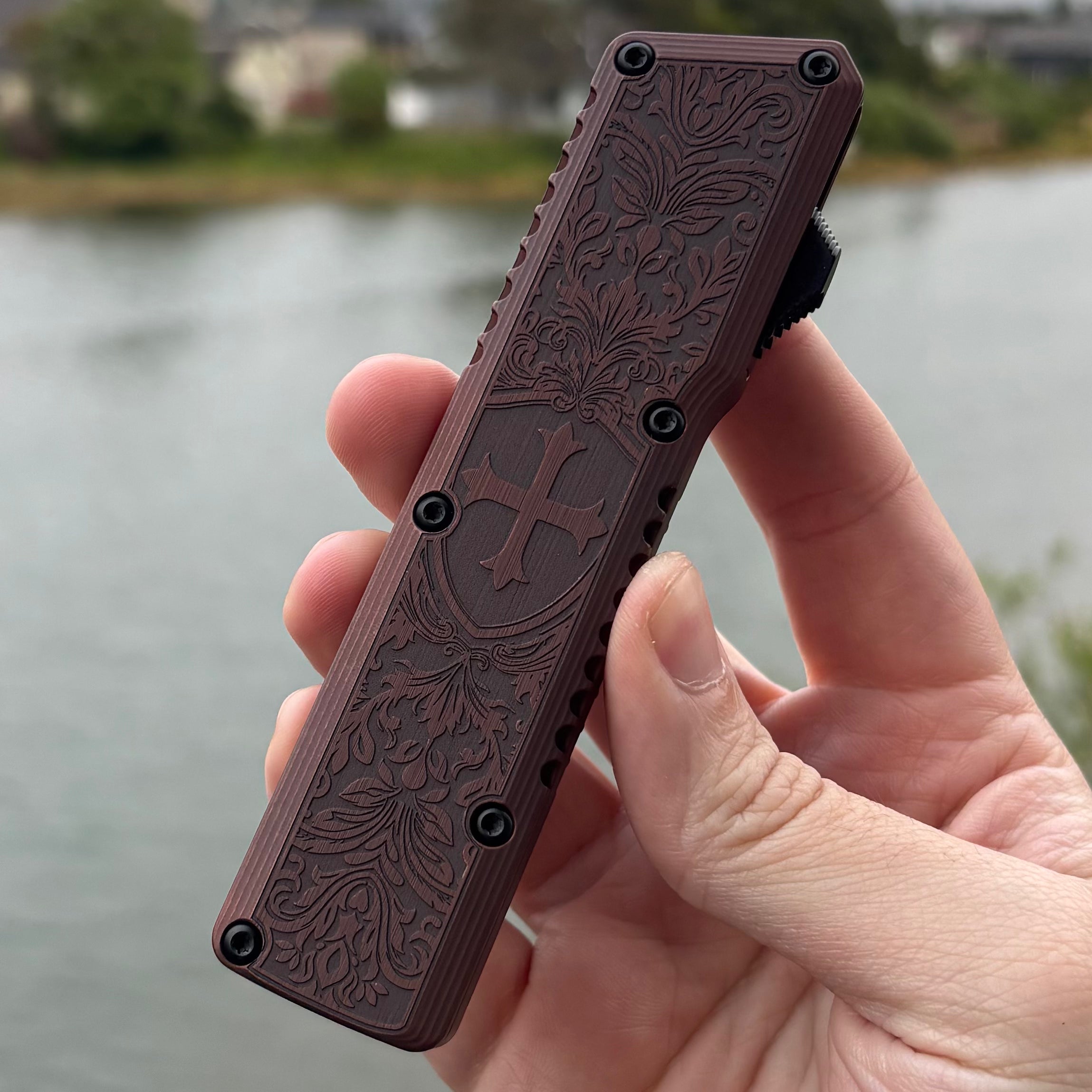 Chaves Dissident Tanto - Crusader Engraved Chassis - 2-Tone M390