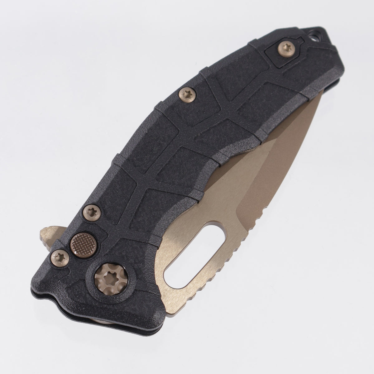 Heretic Martyr Buttonlock - Black Polymer - Bronze Battleworn Magnacut - H057-7A