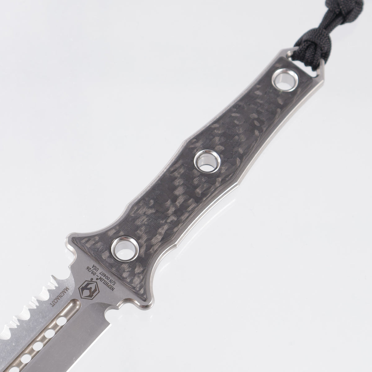 Heretic Mini Nephilim - Carbon Fiber - Stonewash Full Serrate Magnacut - H069-2C-CF