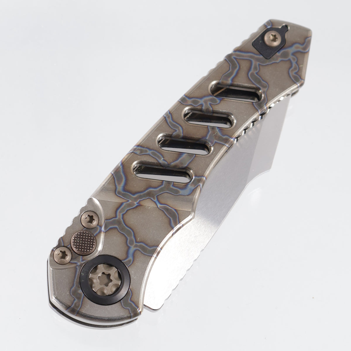 Heretic Pariah-S Auto Prototype Single Edge - Flamed Skeletal Titanium Chassis w/ Sculpted DLC Clip - Cracked Ice M390 - S/N: 002