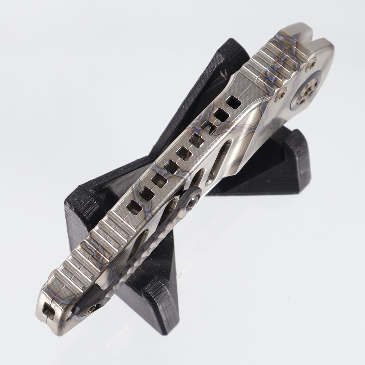 Heretic Pariah-S Auto Prototype Single Edge - Flamed Skeletal Titanium Chassis w/ Sculpted DLC Clip - Cracked Ice M390 - S/N: 002