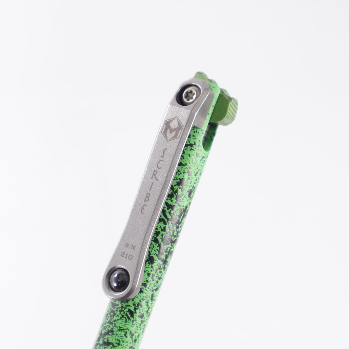 Heretic x Maverick Customs Scribe Universal Flipper Pen - Green Cerakote w/ Black Splatter Aluminum & Black & Green G10 Flipper - H083-GRN-BLKSP