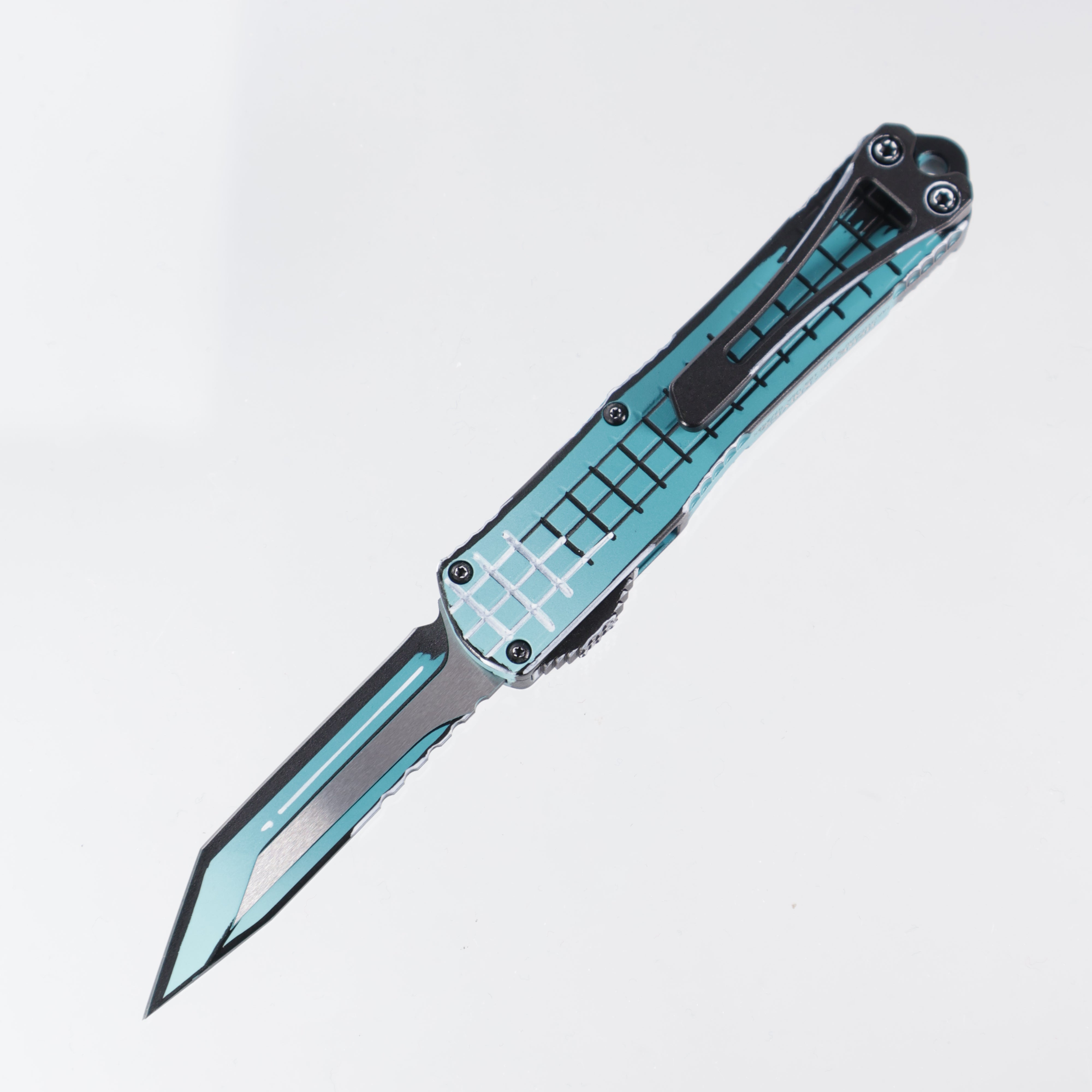 Heretic Manticore S Tanto - Turquoise Cel-Shade - Magnacut - H023F-CS-TQ