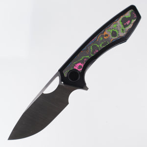 Gecko Customz Knifeworks - Sikorae V2 Flipper - 80s Camo Carbon Inlays & Black PVD Ti Frame - Belt Satin Magnacut - BR OP Exclusive