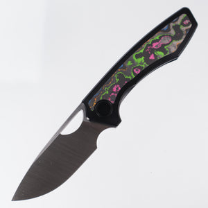 Gecko Customz Knifeworks - Sikorae V2 Non-Flipper - 80s Camo Carbon Inlays & Black PVD Frame - Belt Satin Magnacut - BR OP Exclusive