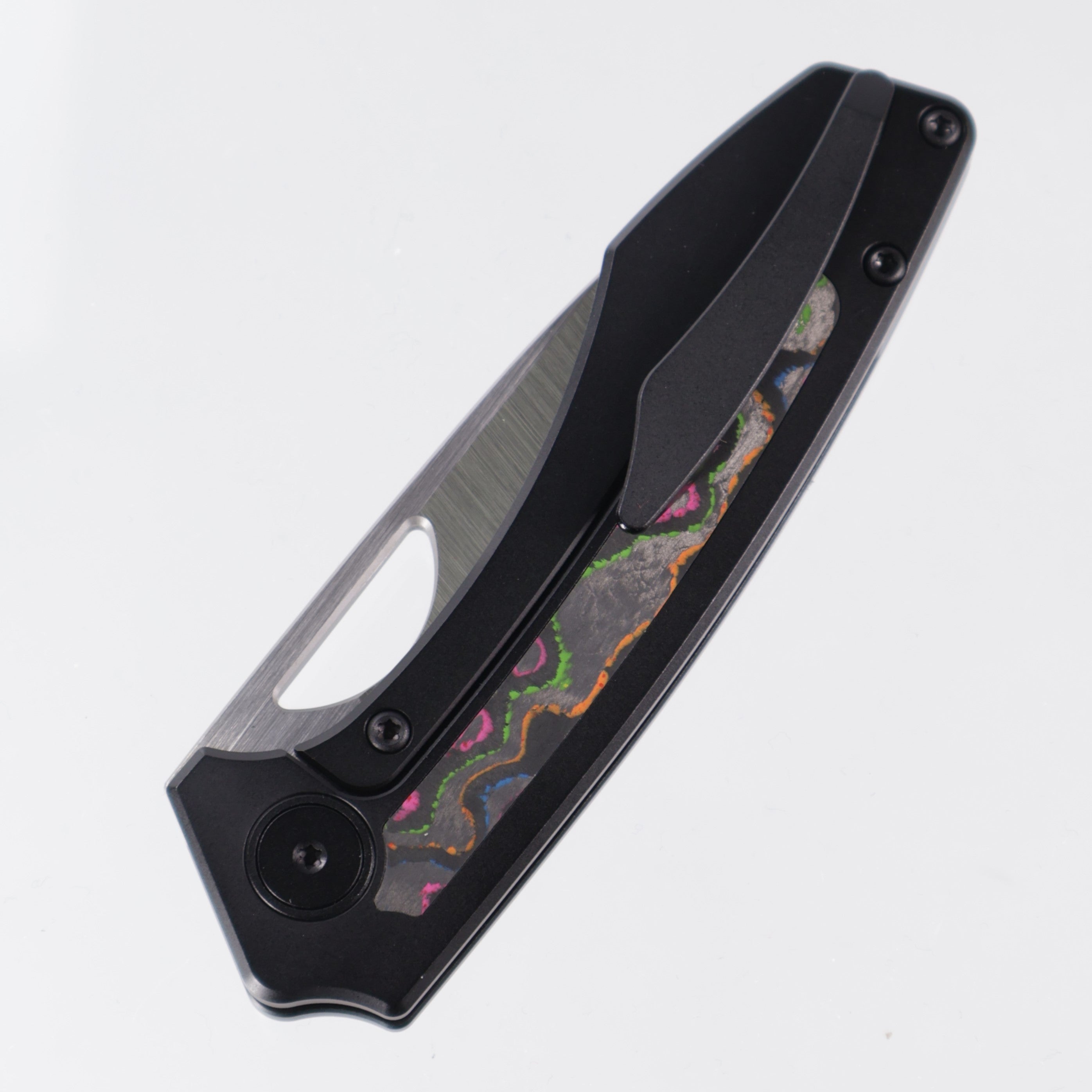 Gecko Customz Knifeworks - Sikorae V2 Non-Flipper - 80s Camo Carbon Inlays & Black PVD Frame - Belt Satin Magnacut - BR OP Exclusive