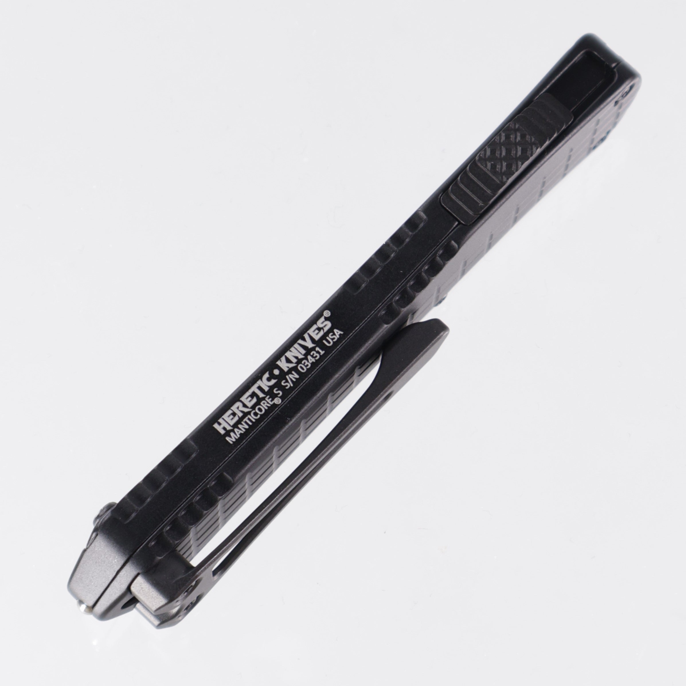 Heretic Manticore S - D/E Two-Tone Magnacut Full Serrated - Black Frag Tactical & Black Hardware - H024F-10C-T