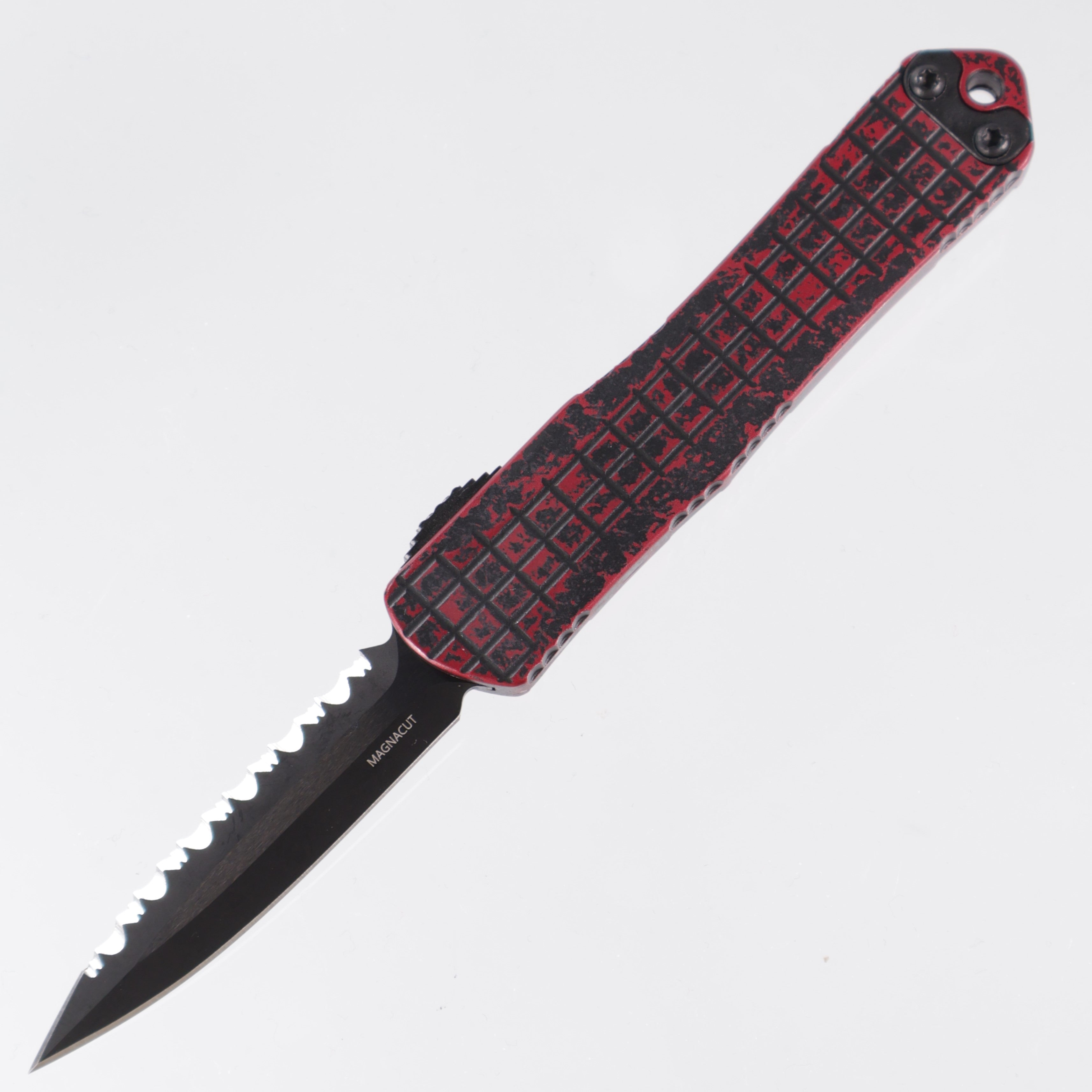 Heretic Manticore S - Breakthrough Red - D/E DLC Magnacut Full Serrated - H024F-6C-BRRED