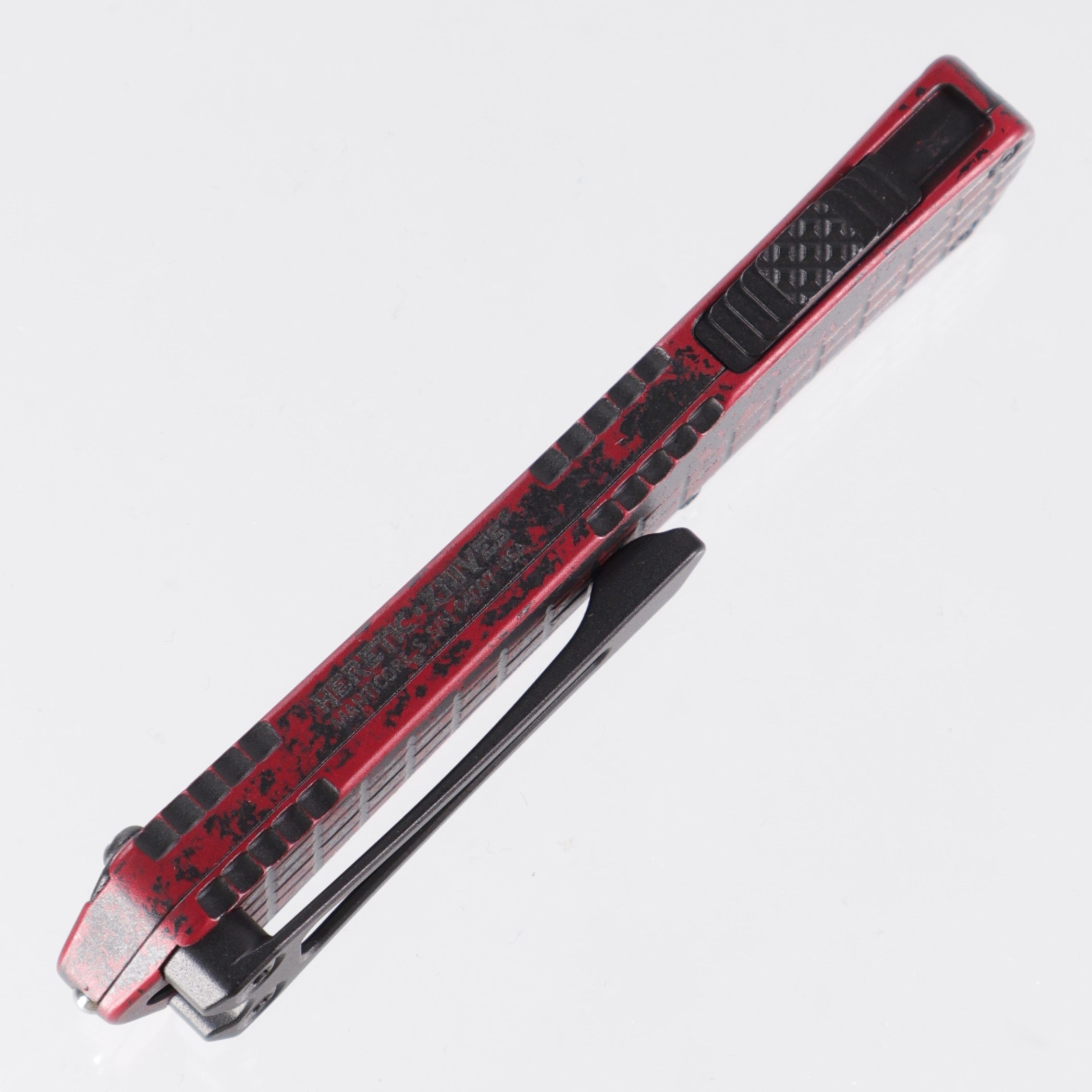 Heretic Manticore S - Breakthrough Red - D/E DLC Magnacut Full Serrated - H024F-6C-BRRED