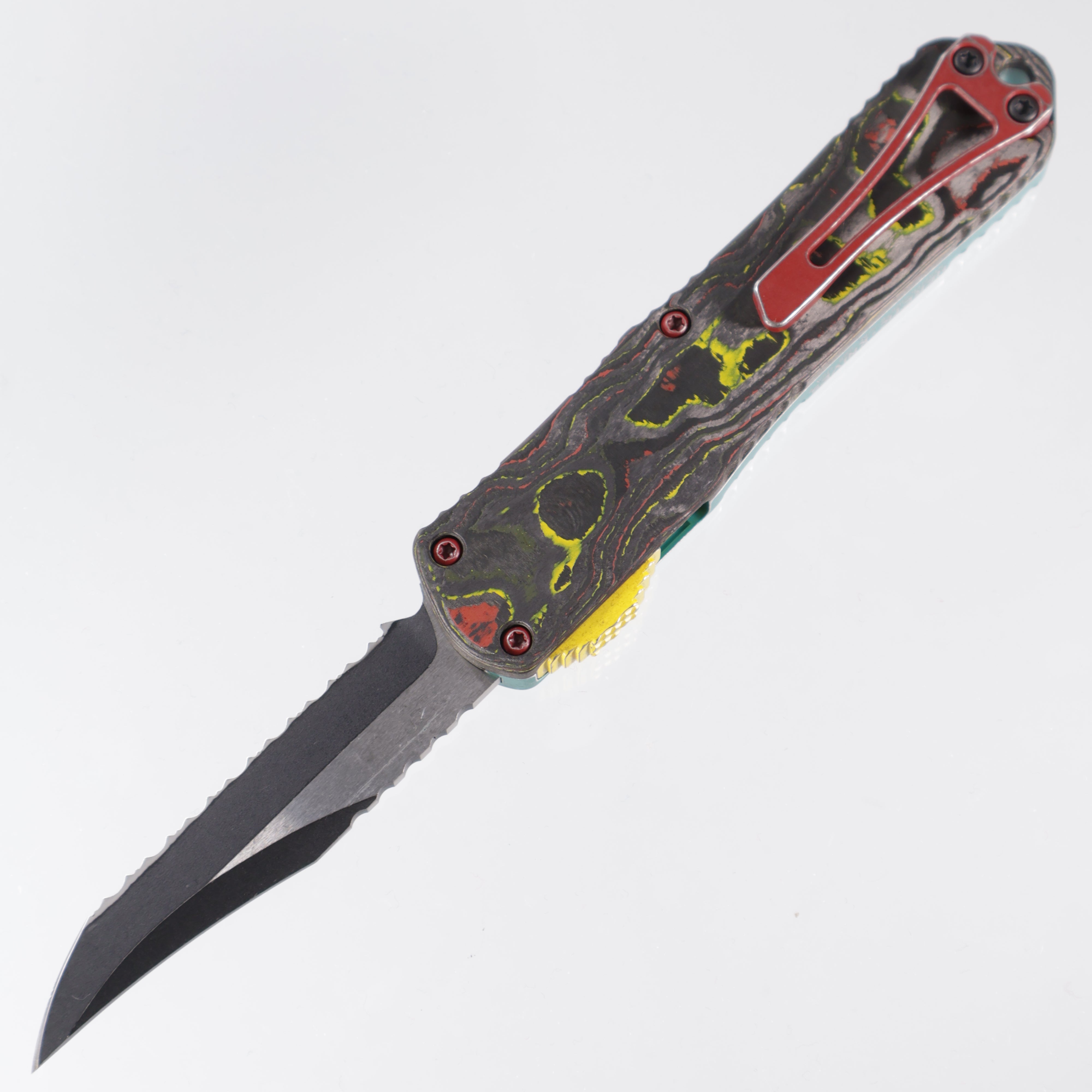 Heretic Manticore E - Bounty Hunter Bowie Full Serrated - CamoCarbon & Distressed Aluminum - Two-Tone Magnacut - H026B-14C-BOUNTY